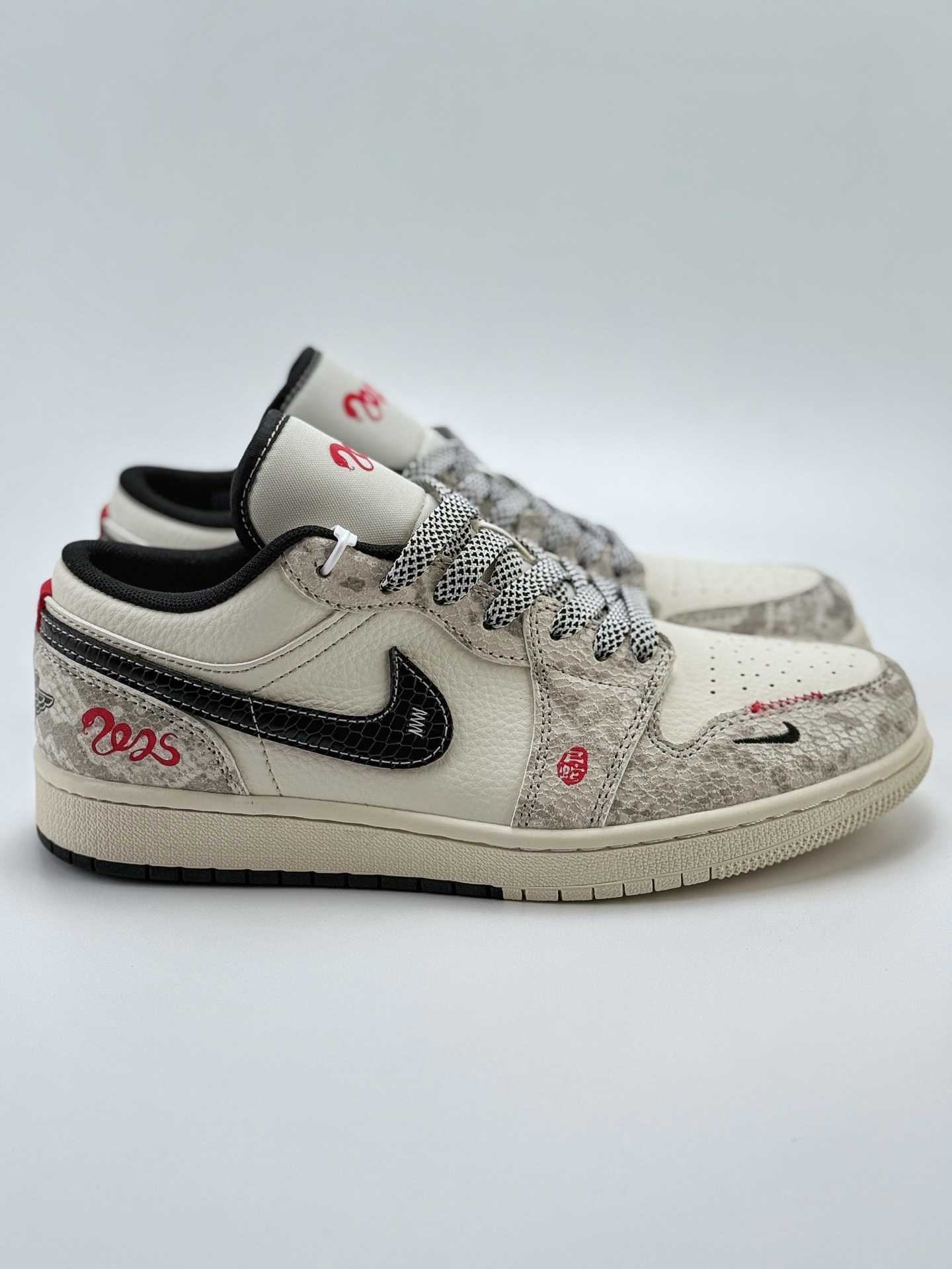 280 Air Jordan 1 Retro Low 蛇年限定 米白黑小钩满天星  SJ9950-055