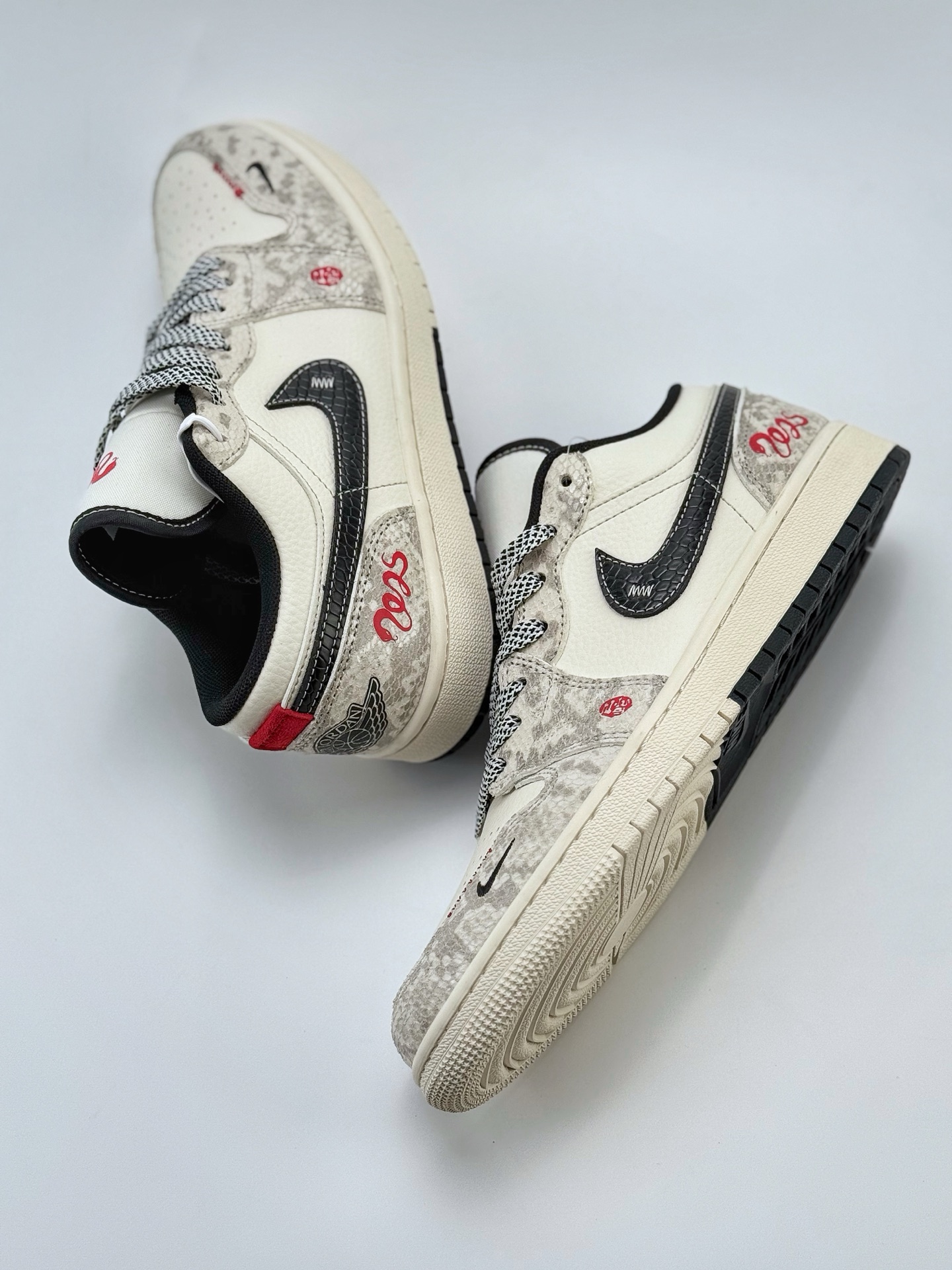 280 Air Jordan 1 Retro Low 蛇年限定 米白黑小钩满天星  SJ9950-055