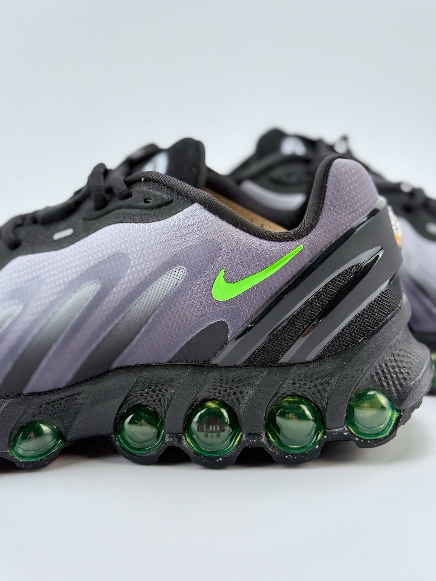 190 Nike Air Max DN8 复古减震气垫跑鞋  FQ7860-003
