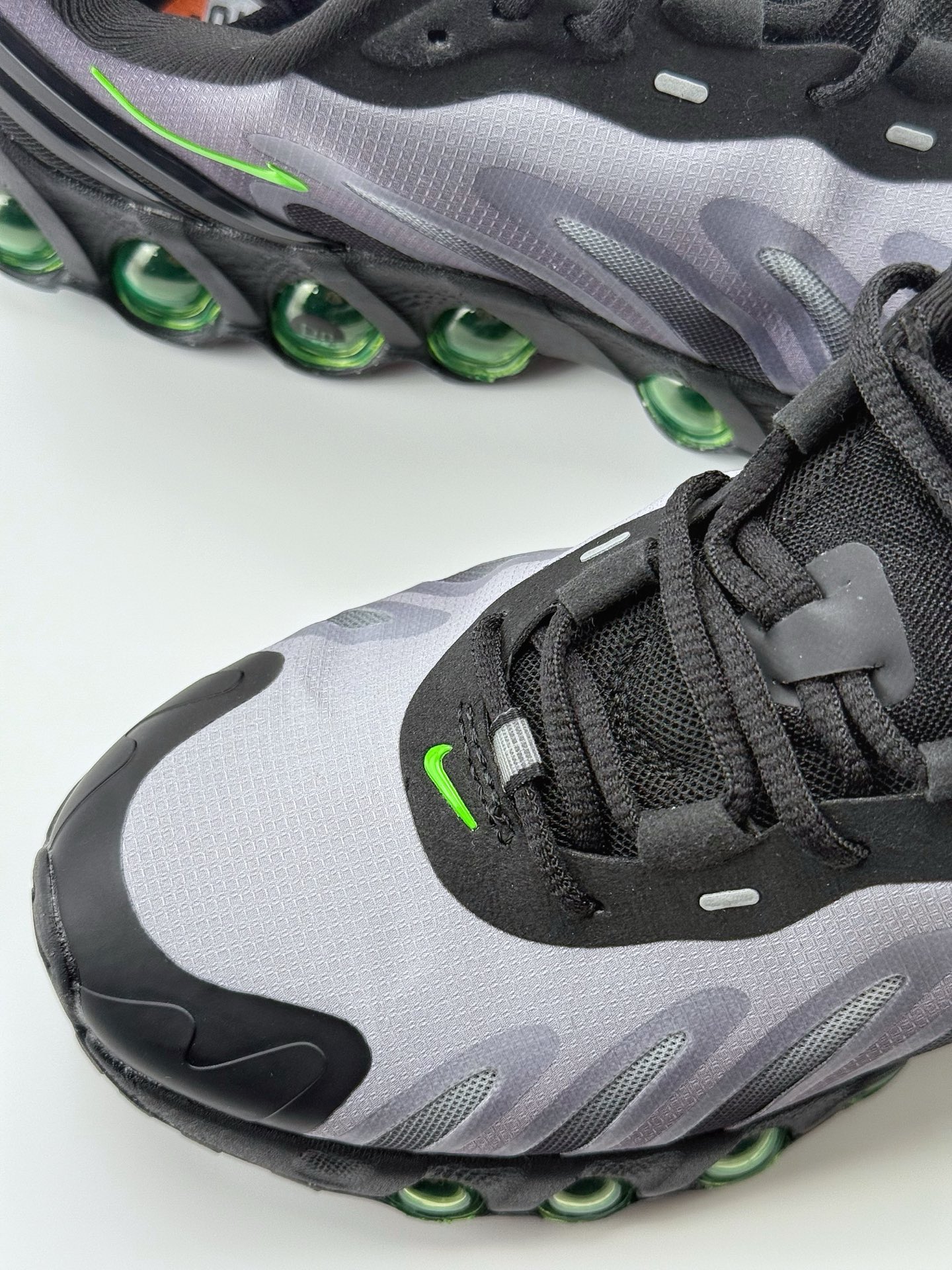 190 Nike Air Max DN8 复古减震气垫跑鞋  FQ7860-003