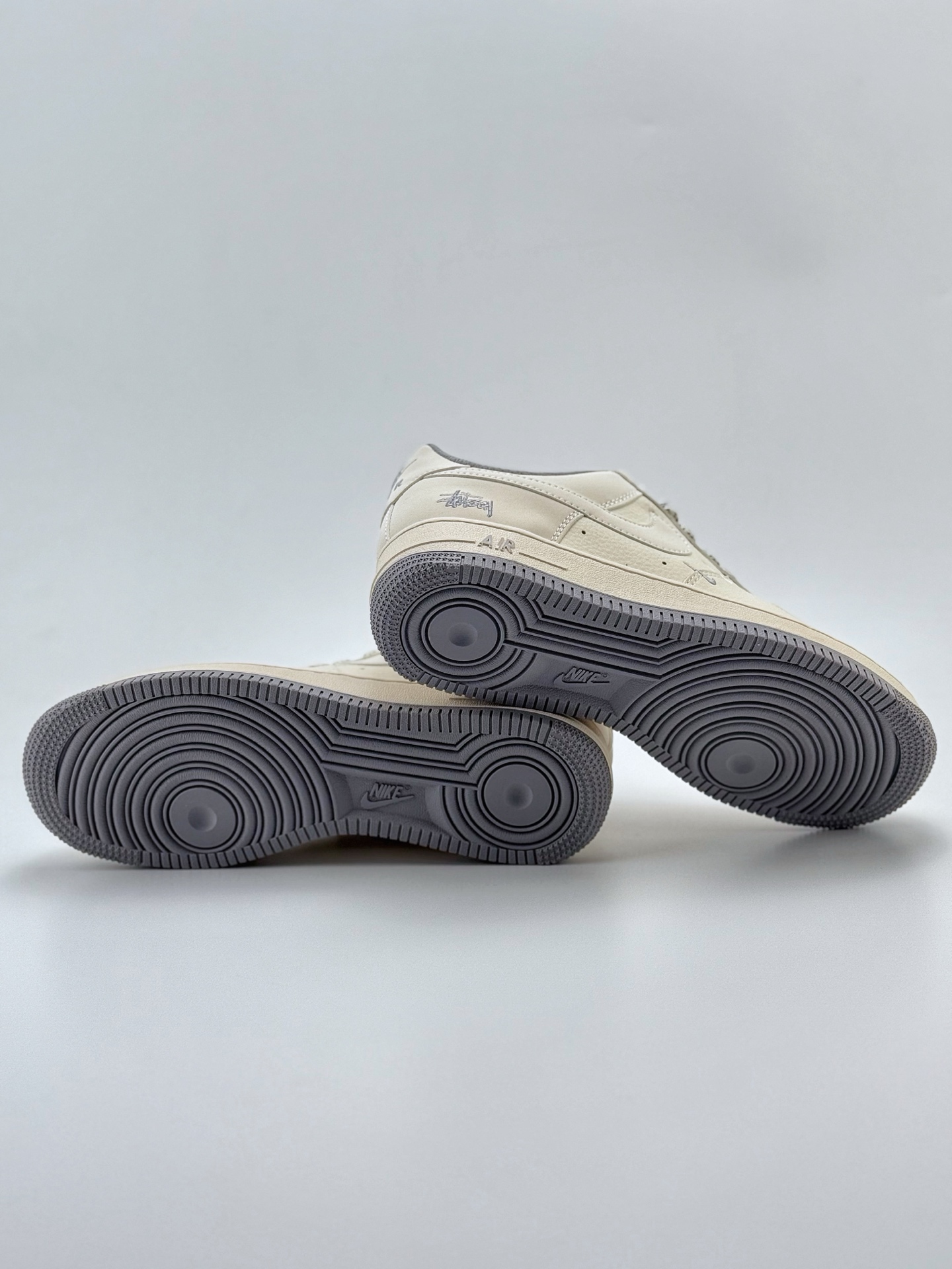 260 Nike Air Force 1 Low 07 x Stussy 白灰双小钩满天星 XZ6188-712