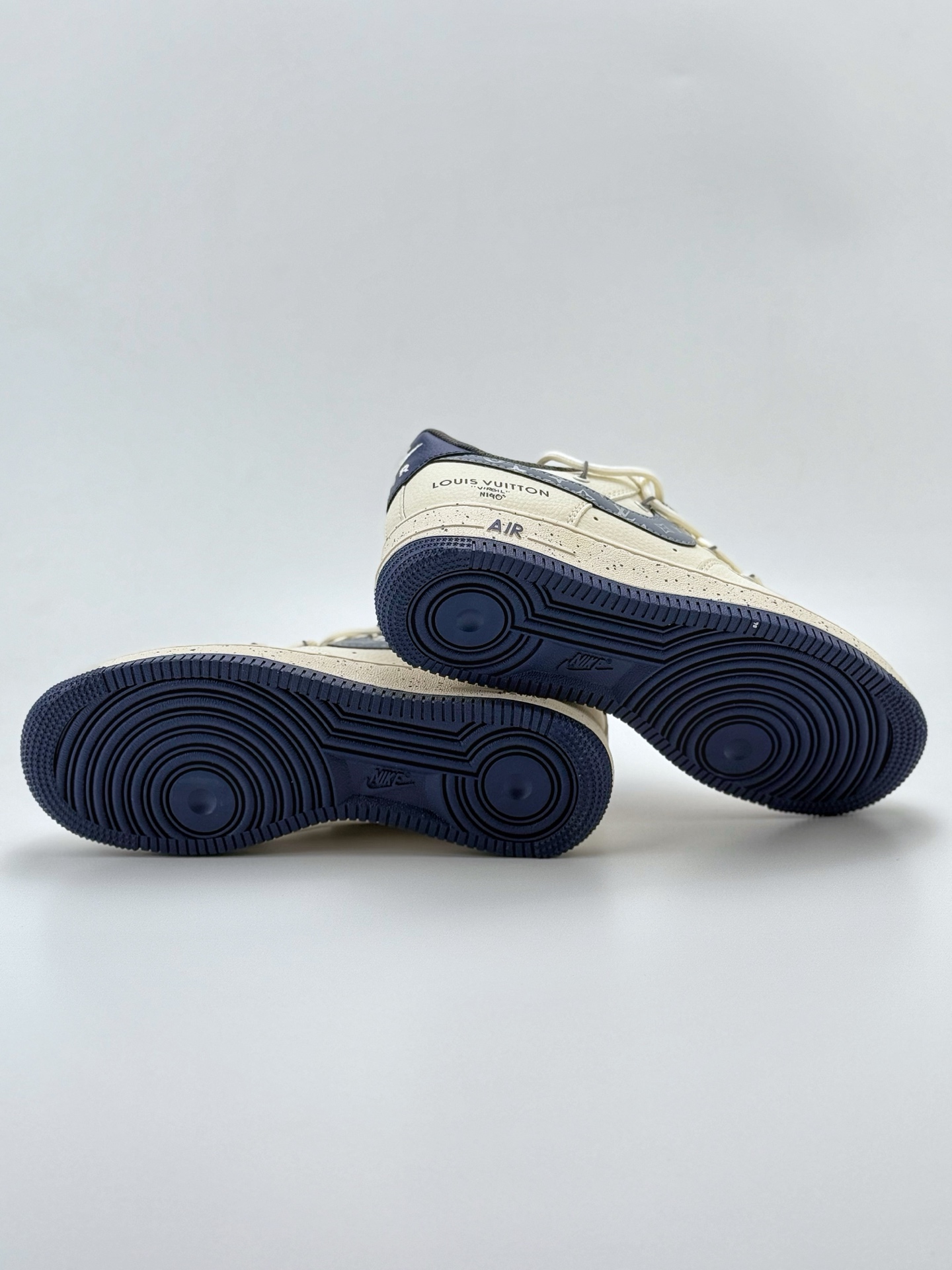 260 Nike Air Force 1 Low 07 x Louis Vuitton 白灰小钩绑带满天星  DM6868-066