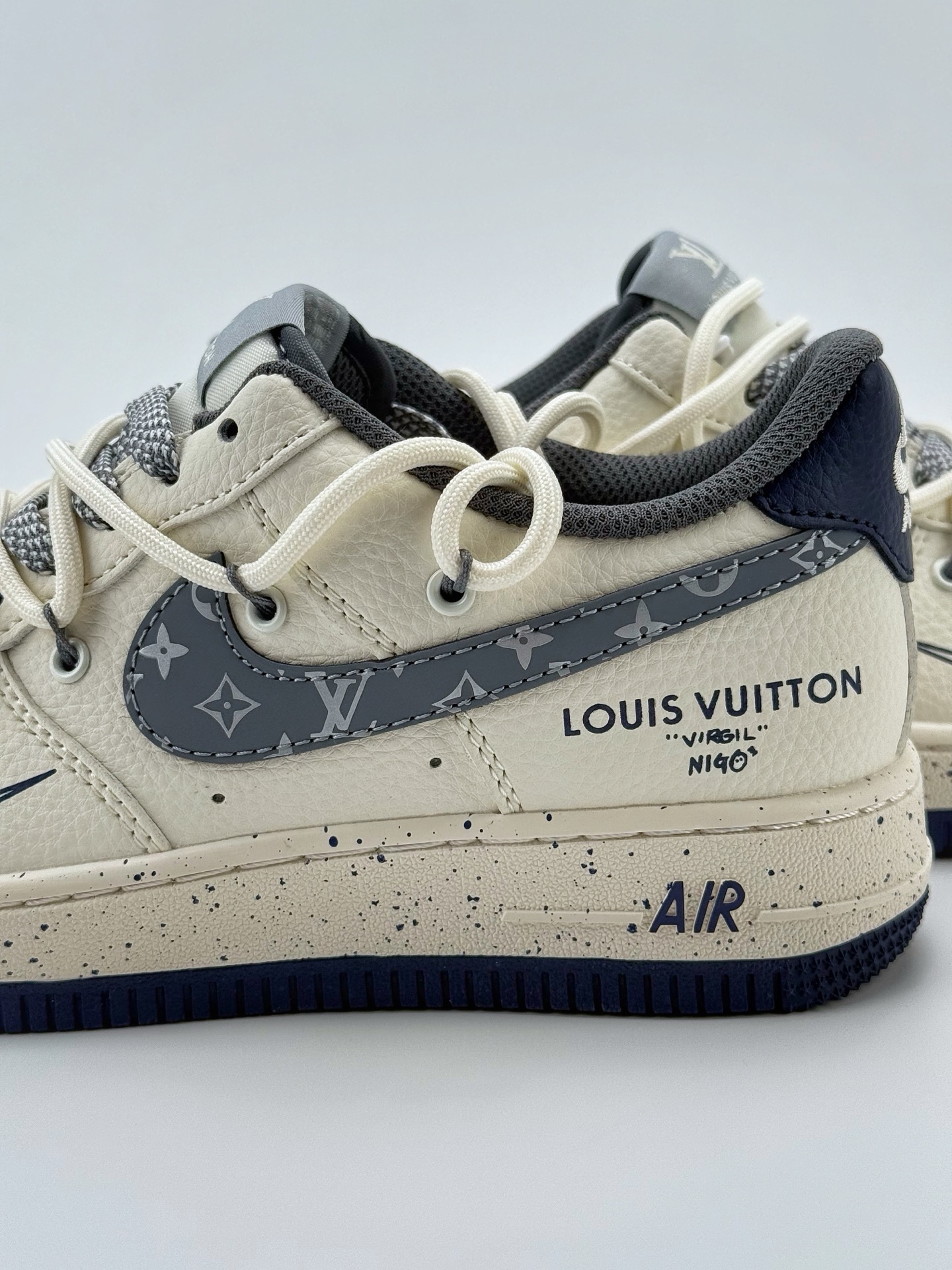 260 Nike Air Force 1 Low 07 x Louis Vuitton 白灰小钩绑带满天星  DM6868-066