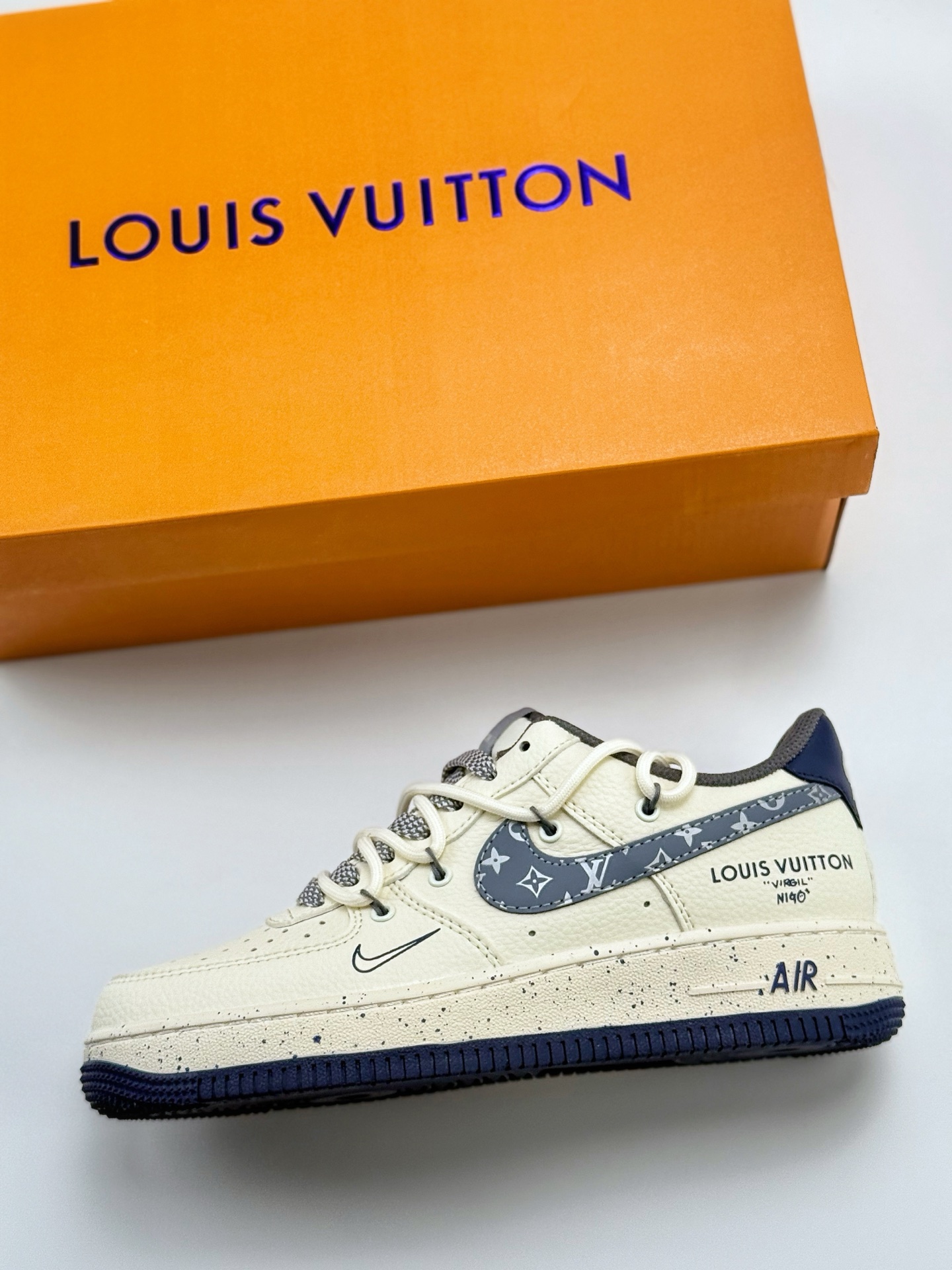 260 Nike Air Force 1 Low 07 x Louis Vuitton 白灰小钩绑带满天星  DM6868-066