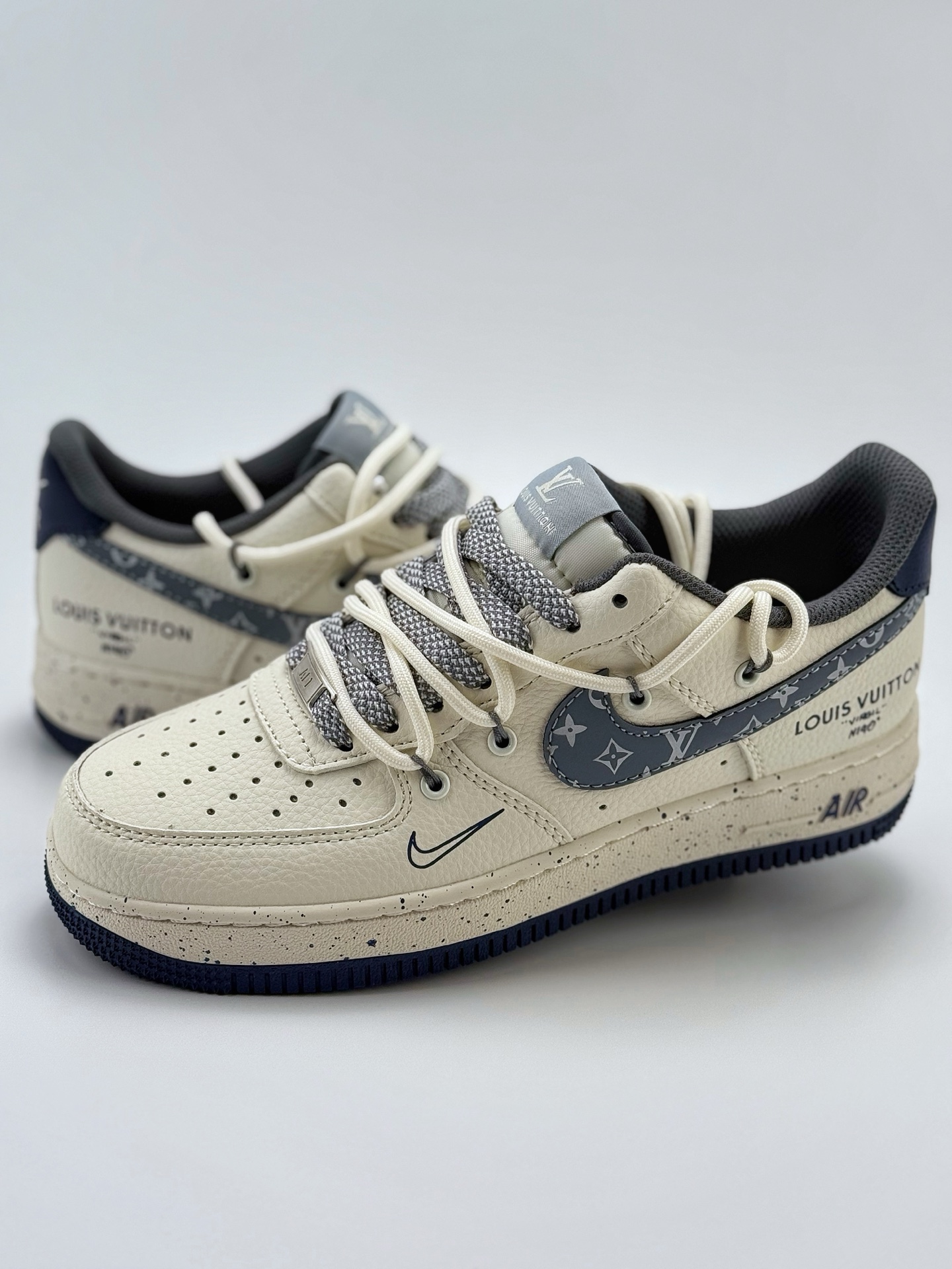 260 Nike Air Force 1 Low 07 x Louis Vuitton 白灰小钩绑带满天星  DM6868-066