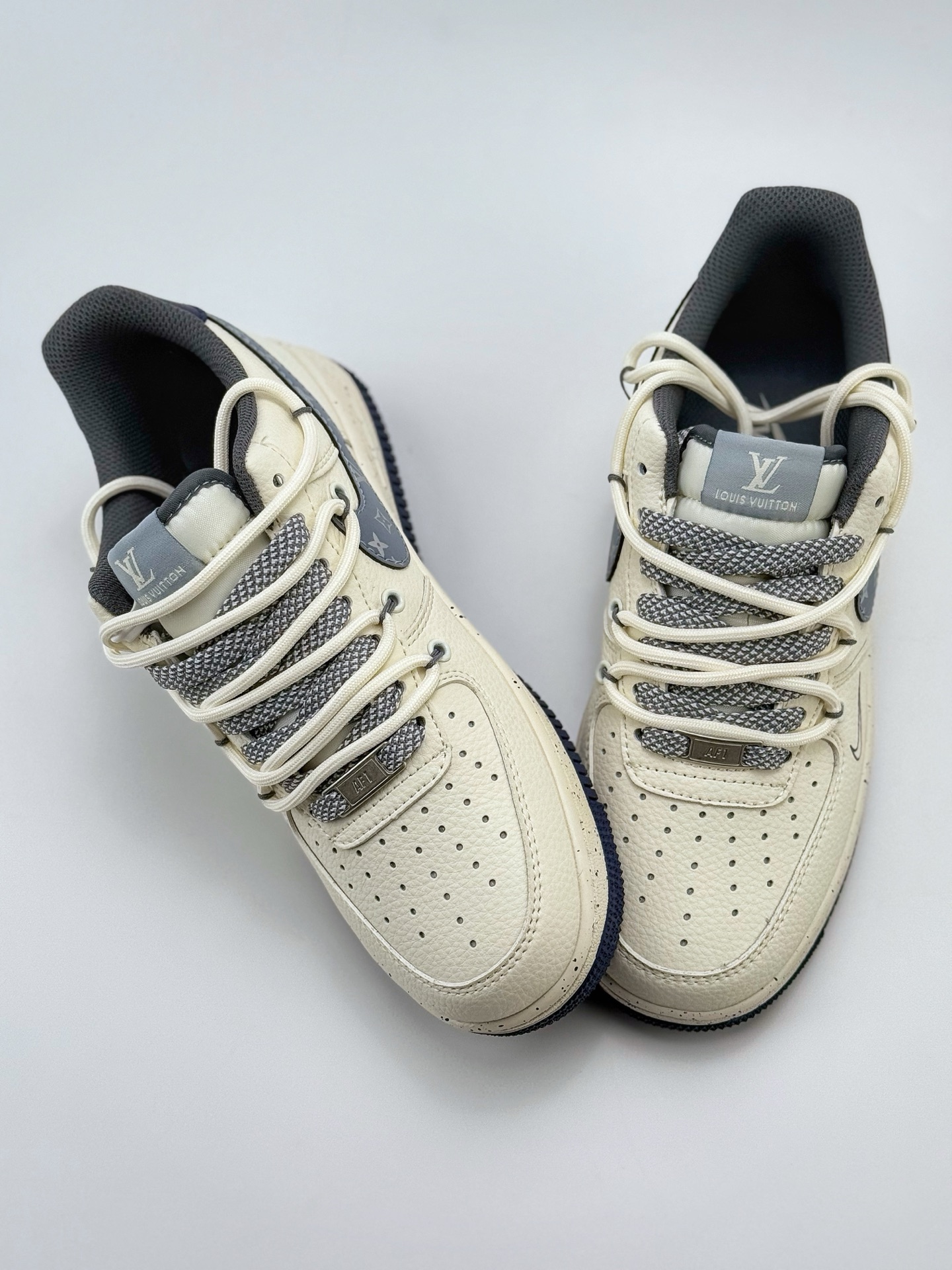 260 Nike Air Force 1 Low 07 x Louis Vuitton 白灰小钩绑带满天星  DM6868-066