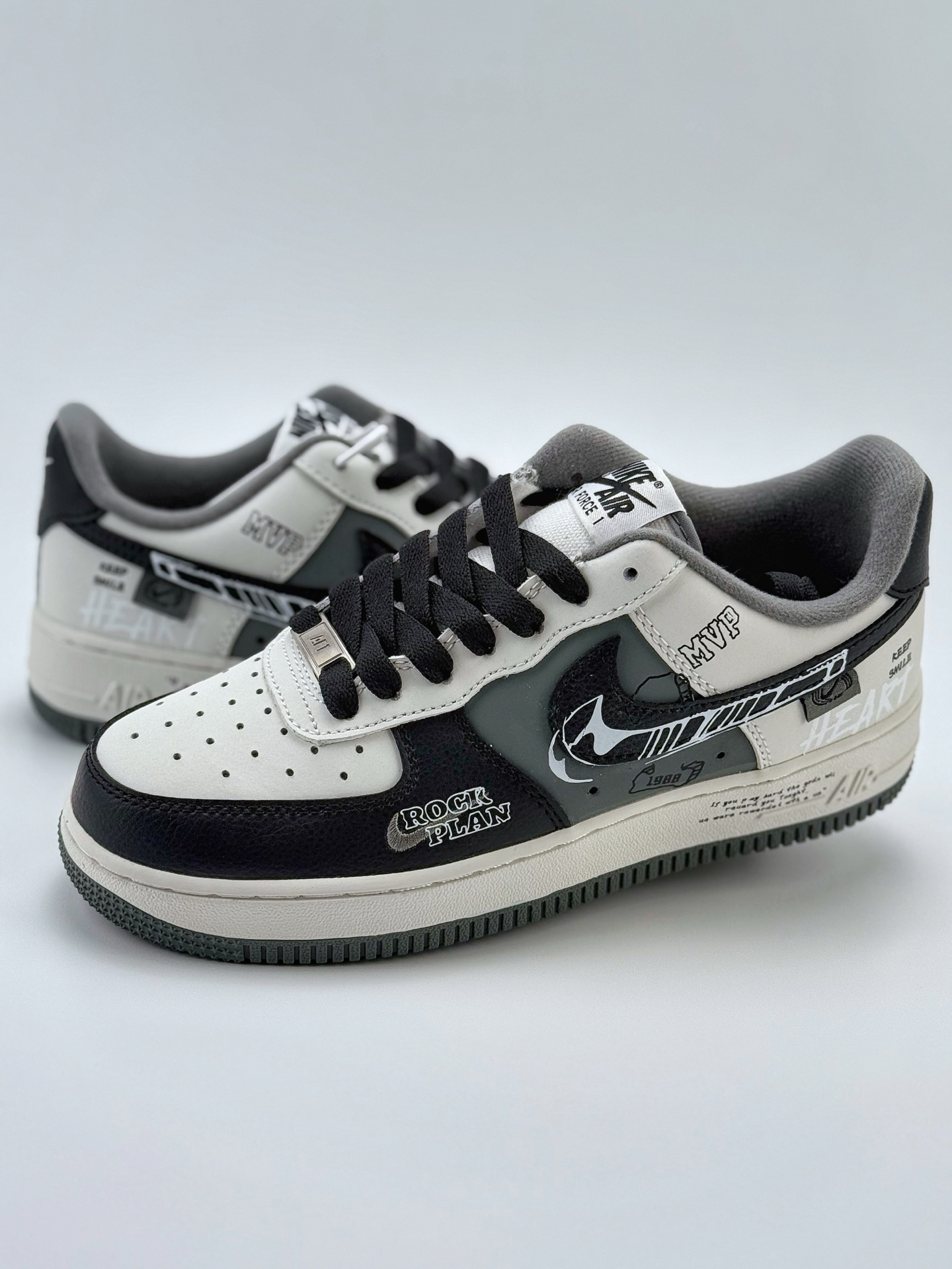 260 Nike Air Force 1 Low 07 黑白灰涂鸦  DB3301-660