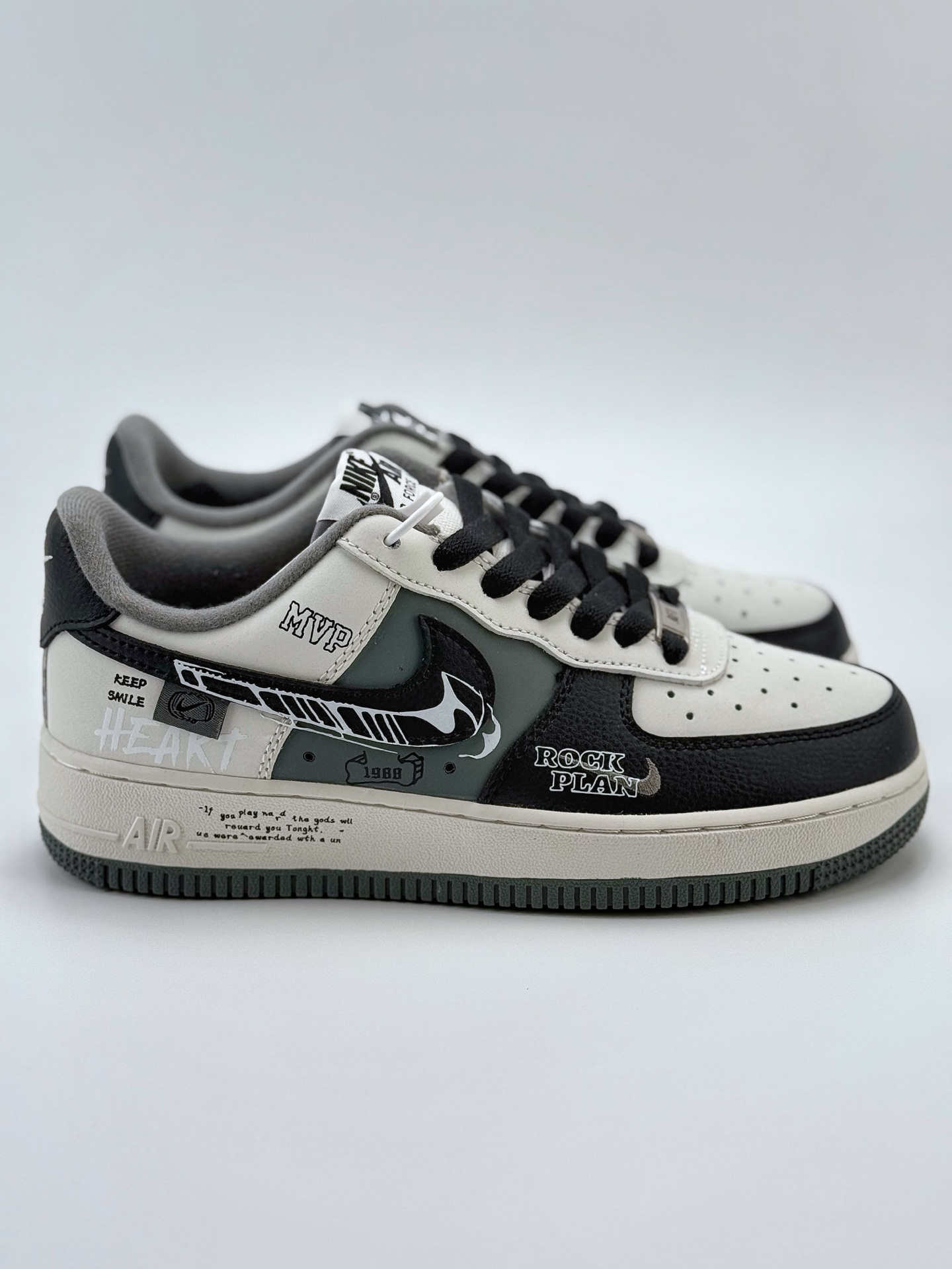260 Nike Air Force 1 Low 07 黑白灰涂鸦  DB3301-660
