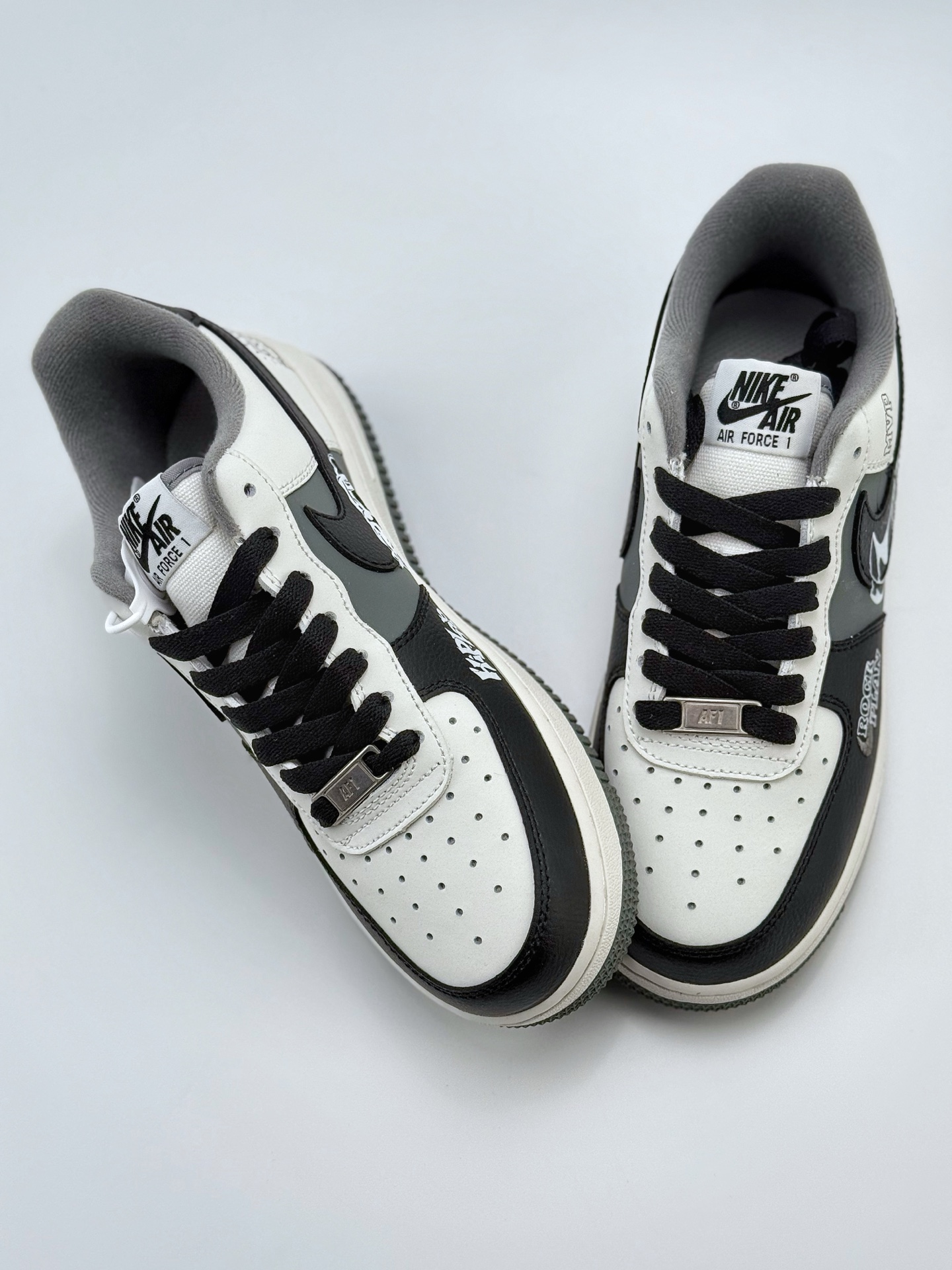 260 Nike Air Force 1 Low 07 黑白灰涂鸦  DB3301-660