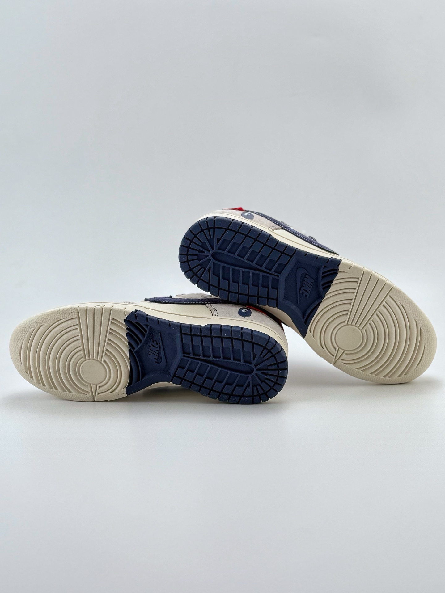 280 Nike SB Dunk Low x BAPE 白蓝双钩满天星 SJ2558-018