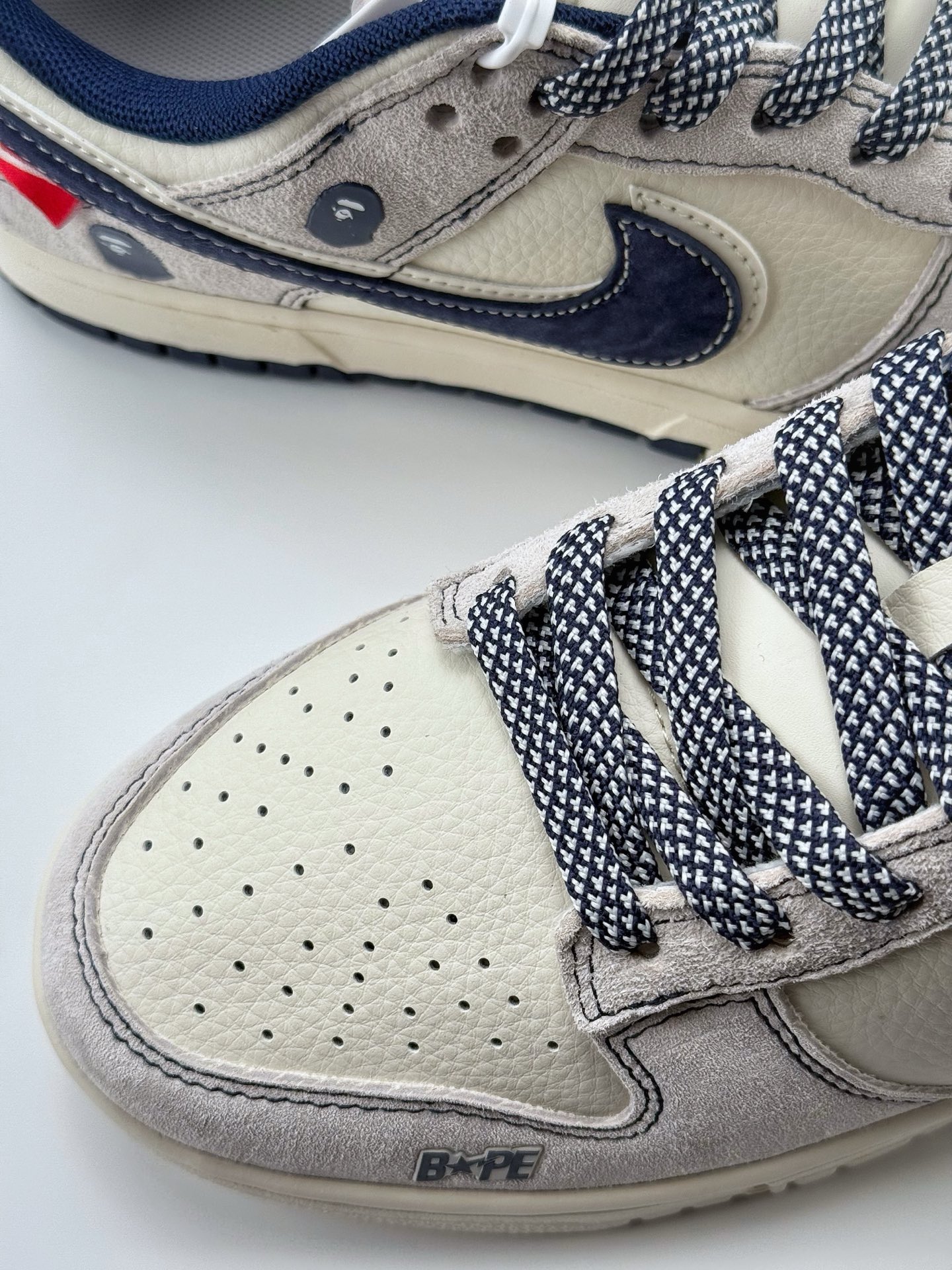 280 Nike SB Dunk Low x BAPE 白蓝双钩满天星 SJ2558-018
