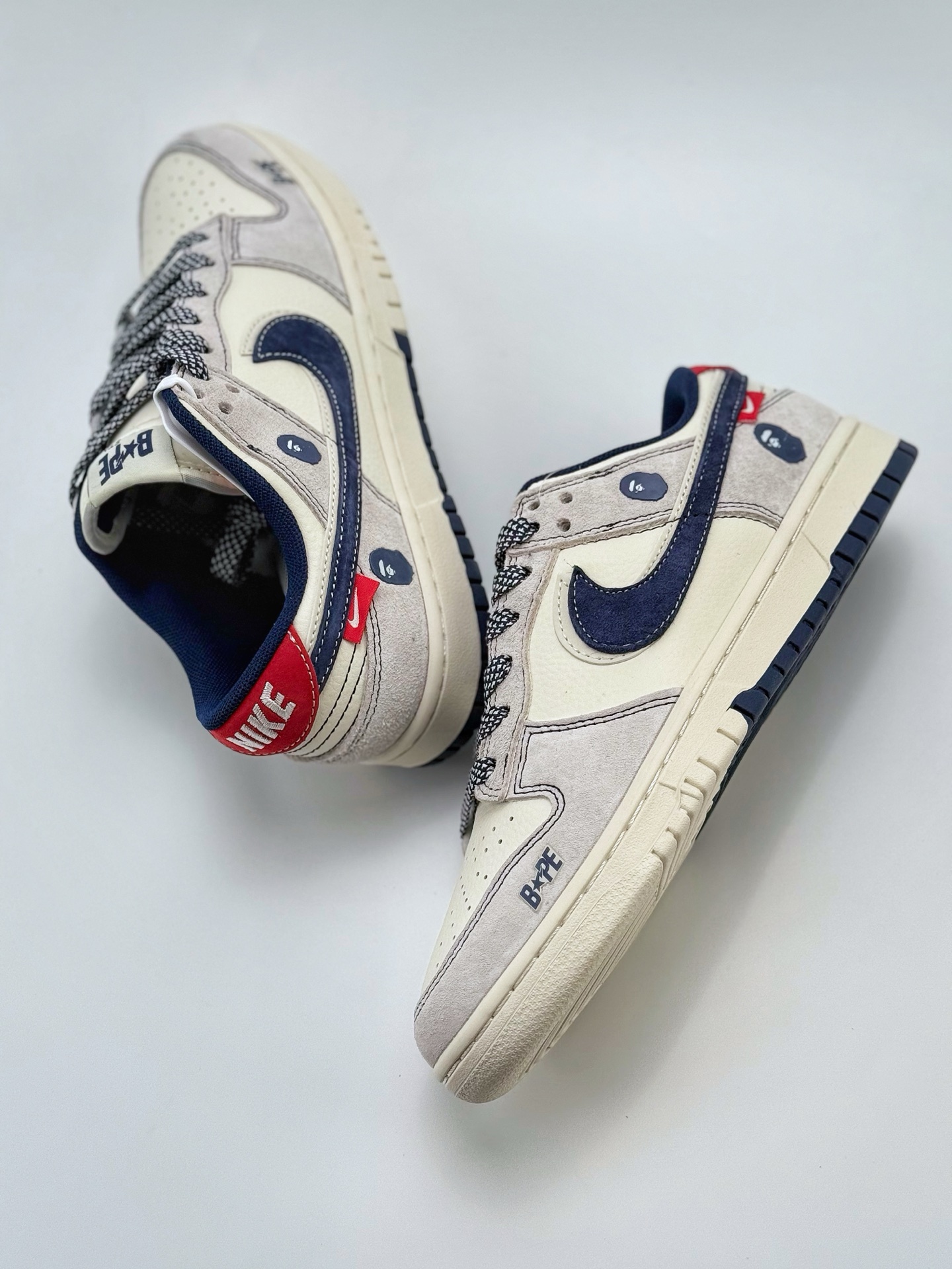 280 Nike SB Dunk Low x BAPE 白蓝双钩满天星 SJ2558-018
