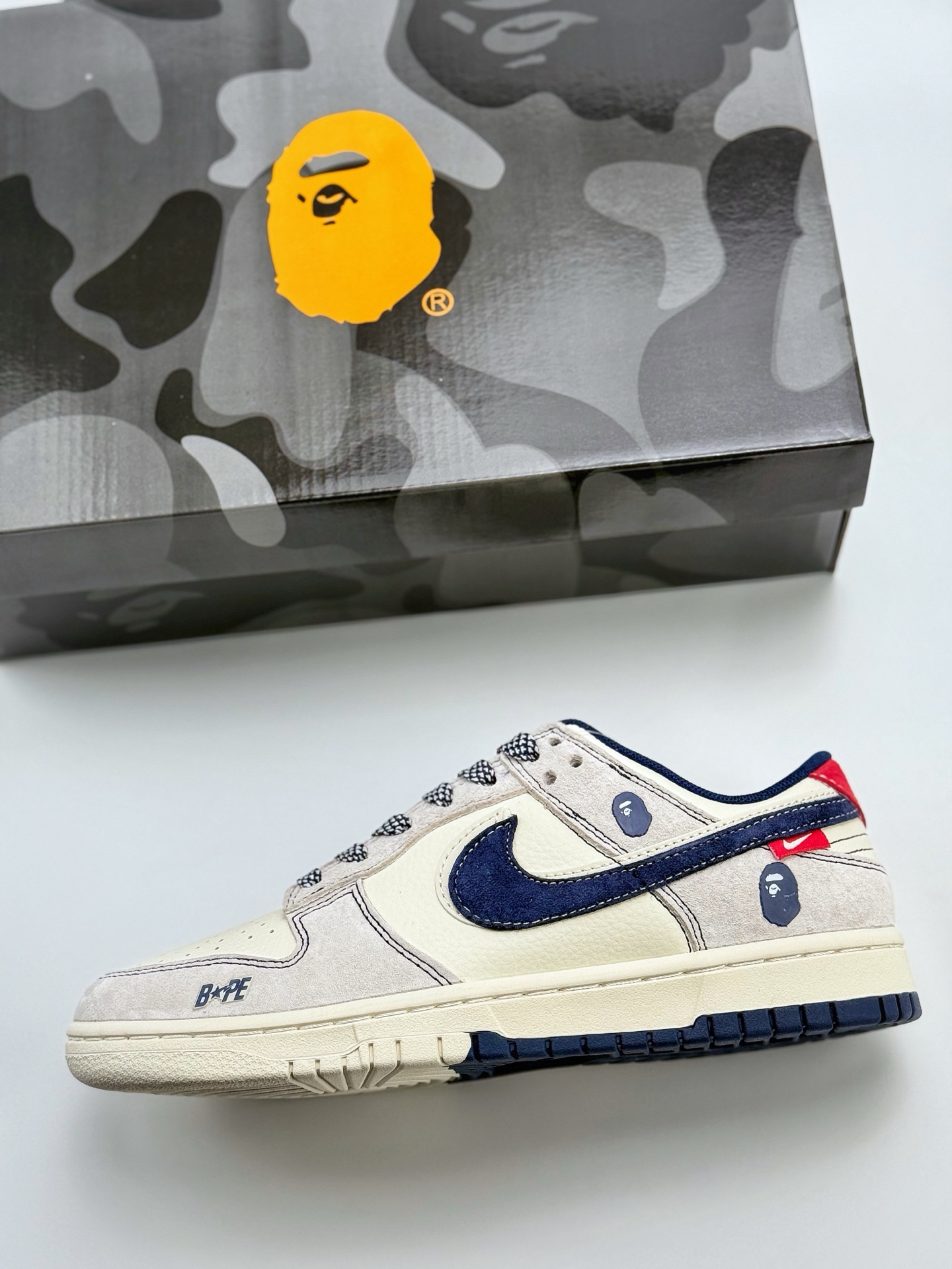 280 Nike SB Dunk Low x BAPE 白蓝双钩满天星 SJ2558-018