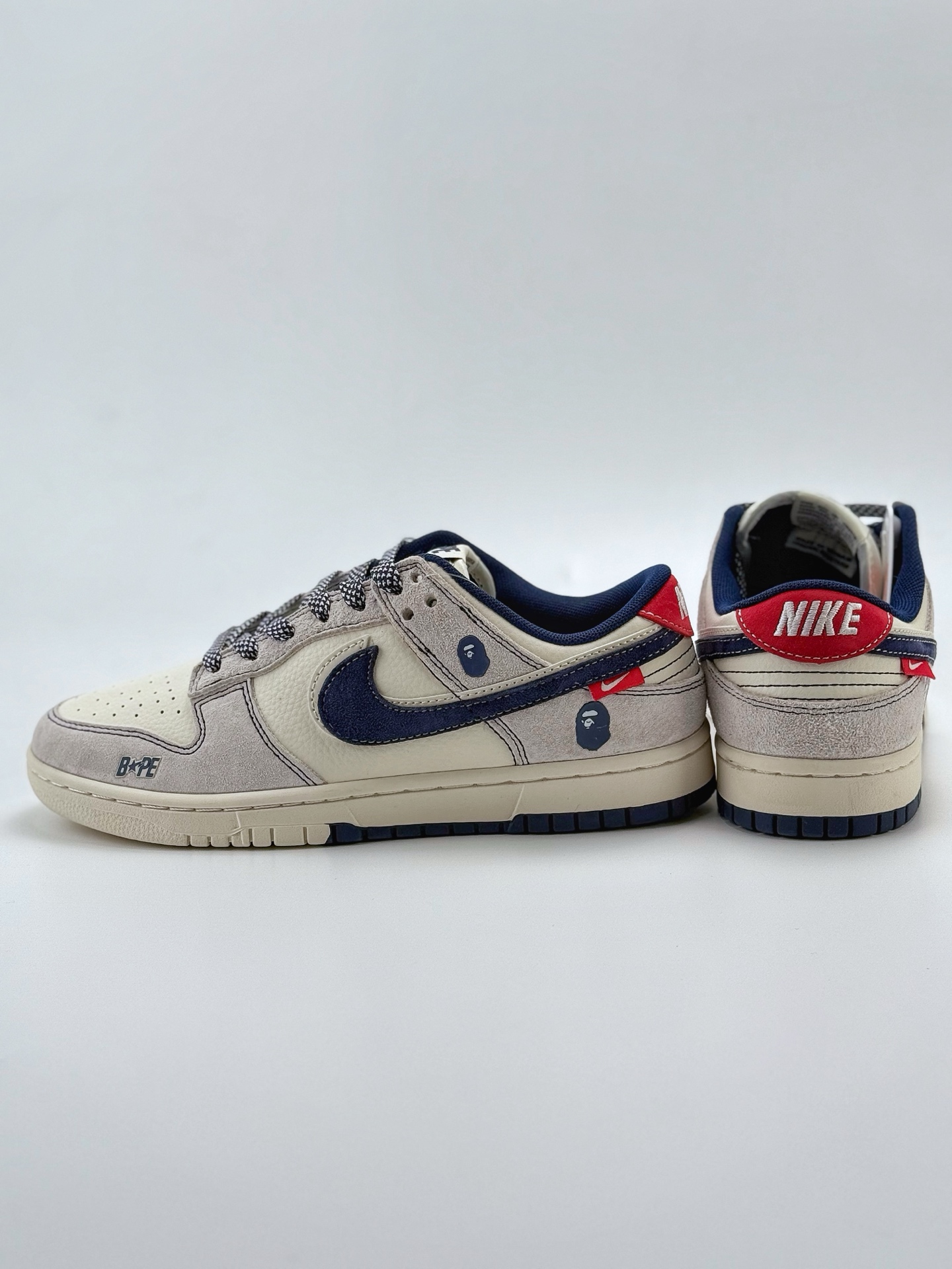 280 Nike SB Dunk Low x BAPE 白蓝双钩满天星 SJ2558-018