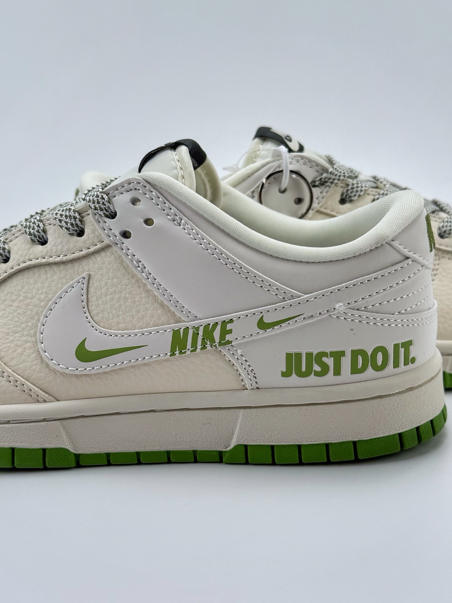 280 Nike SB Dunk Low 白绿三小钩满天星  KK1333-042