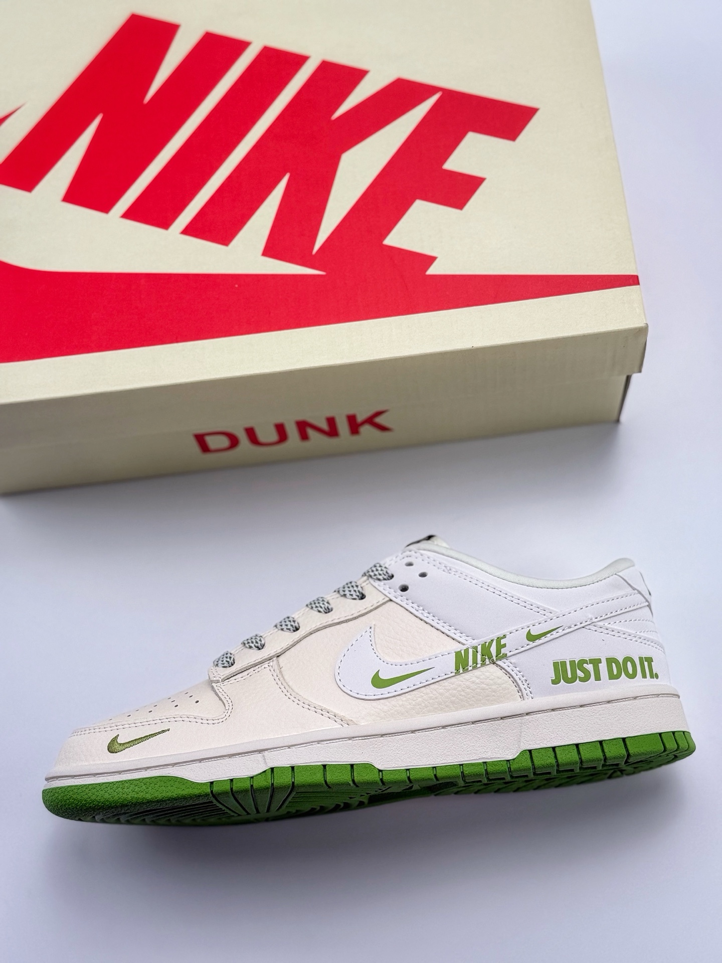 280 Nike SB Dunk Low 白绿三小钩满天星  KK1333-042