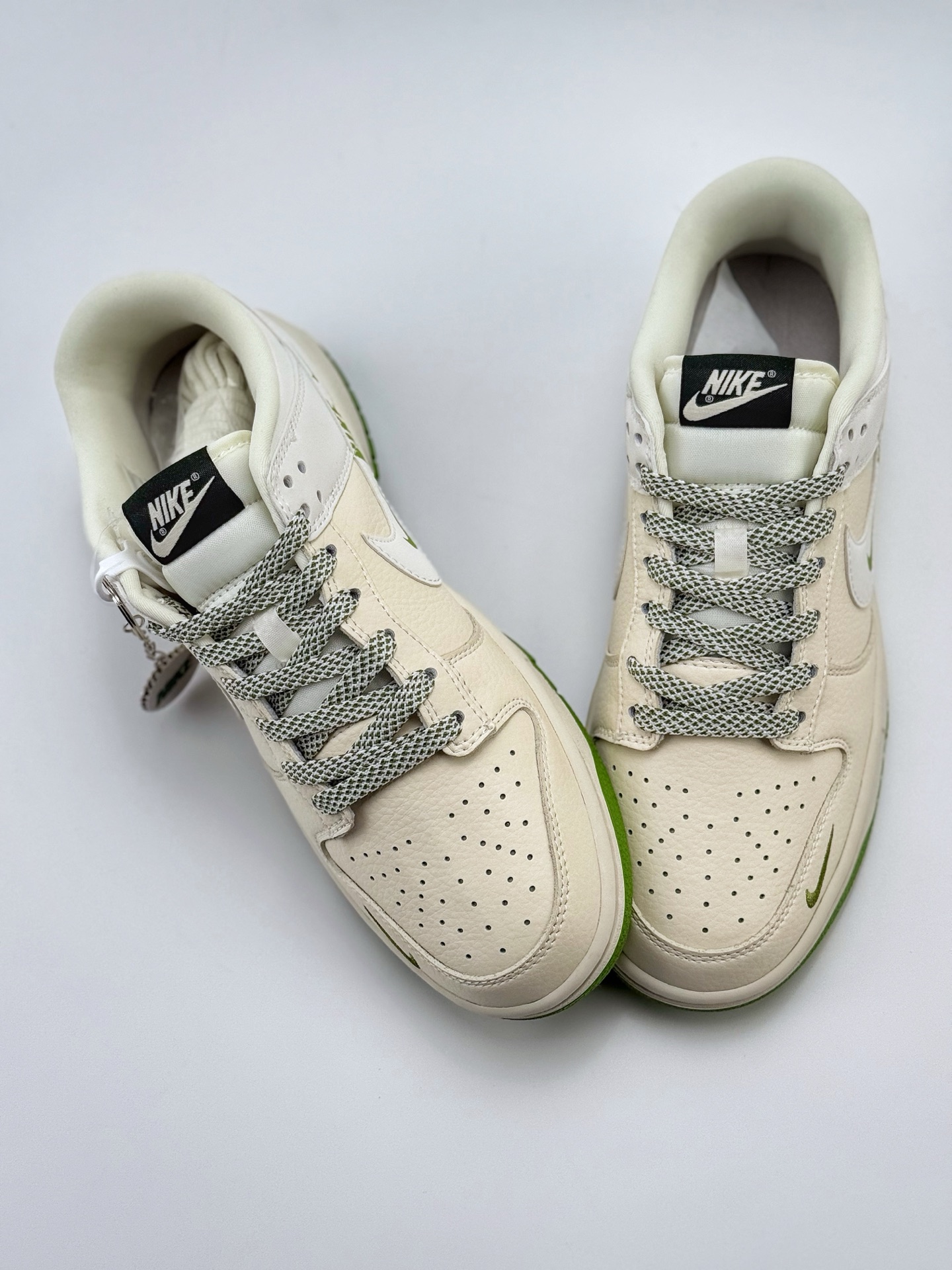 280 Nike SB Dunk Low 白绿三小钩满天星  KK1333-042