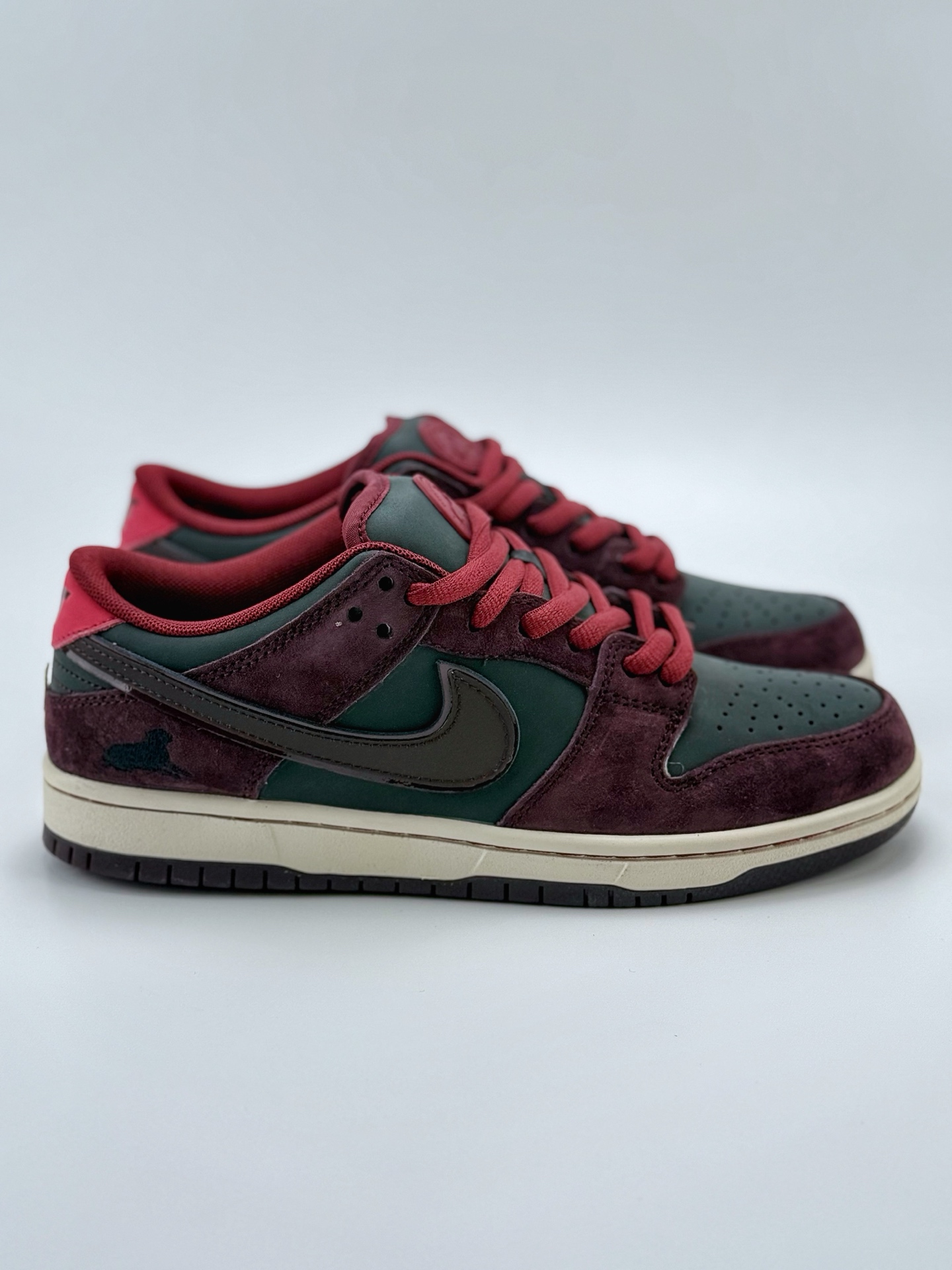 240 Nike SB Dunk Low x RIOT Skateshop 棕红  FZ1289-200