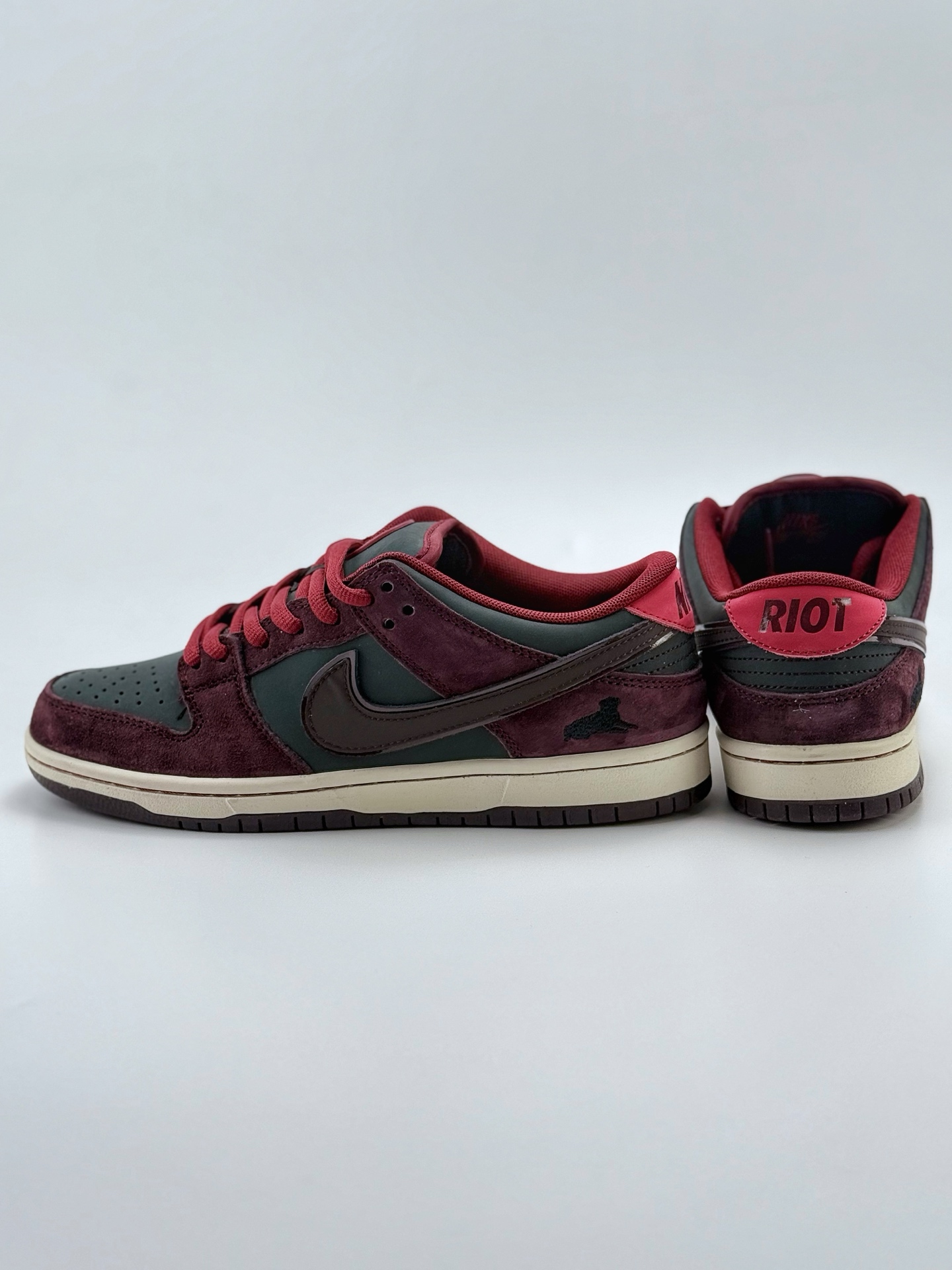 240 Nike SB Dunk Low x RIOT Skateshop 棕红  FZ1289-200