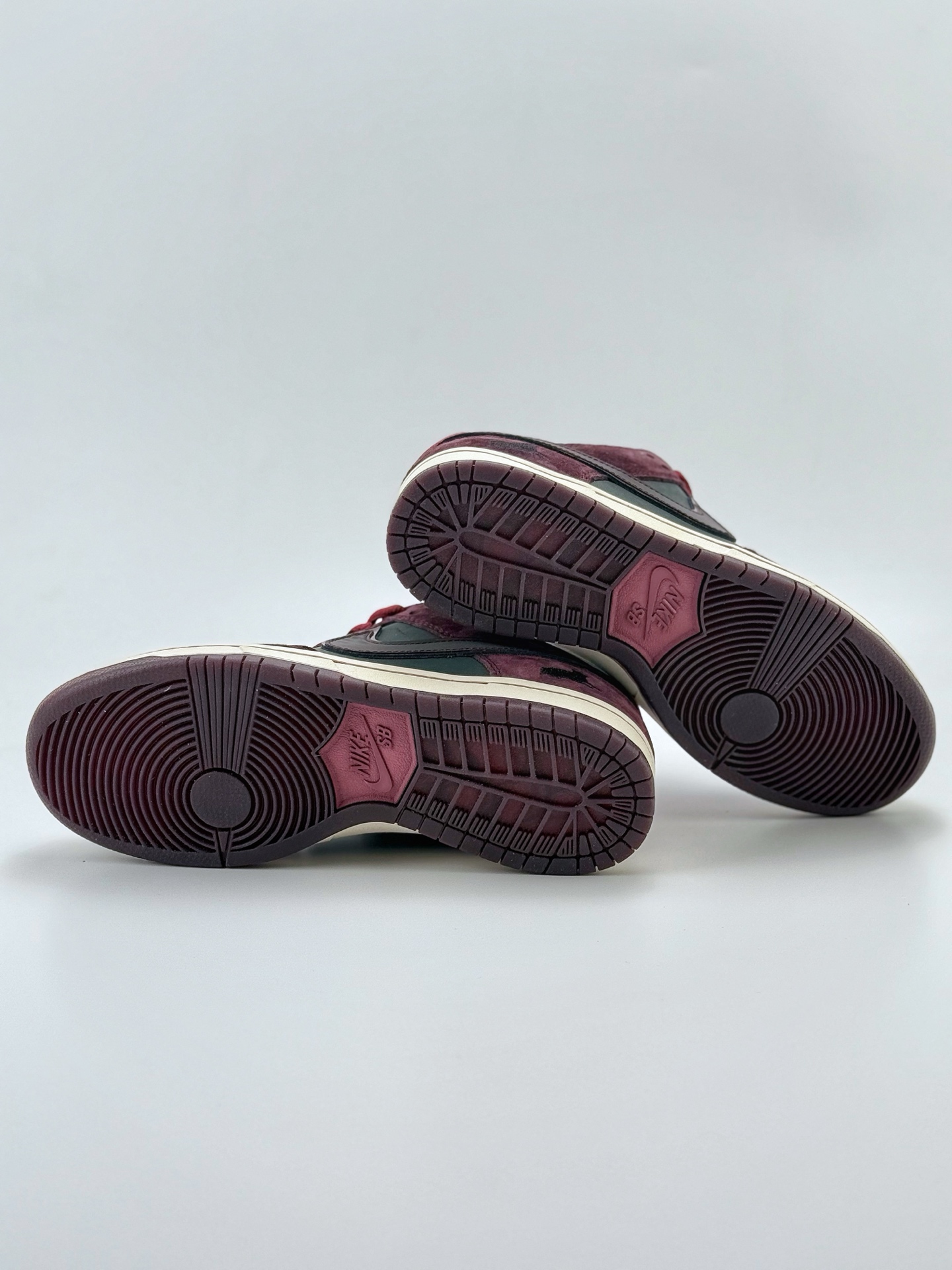 240 Nike SB Dunk Low x RIOT Skateshop 棕红  FZ1289-200