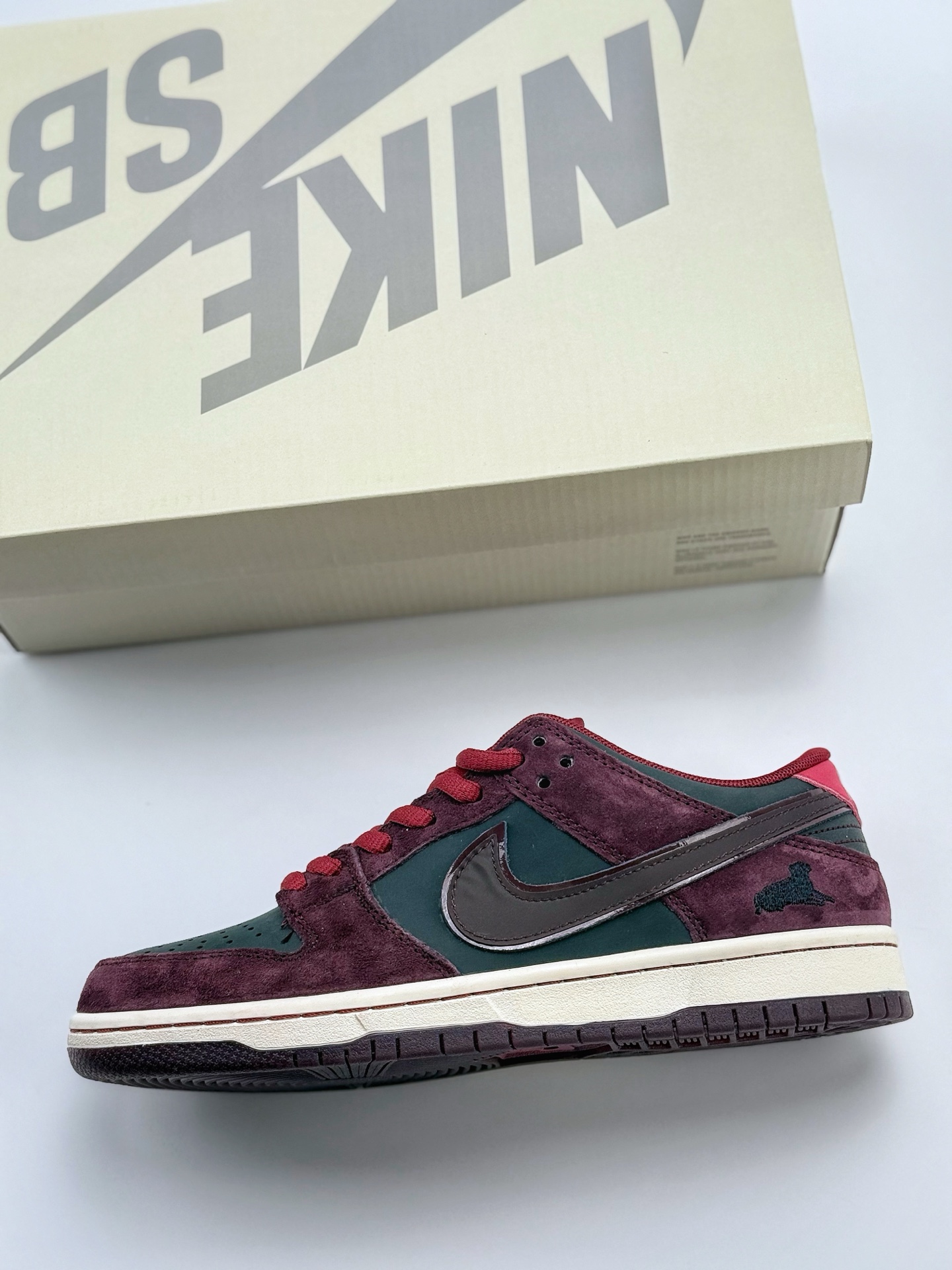 240 Nike SB Dunk Low x RIOT Skateshop 棕红  FZ1289-200