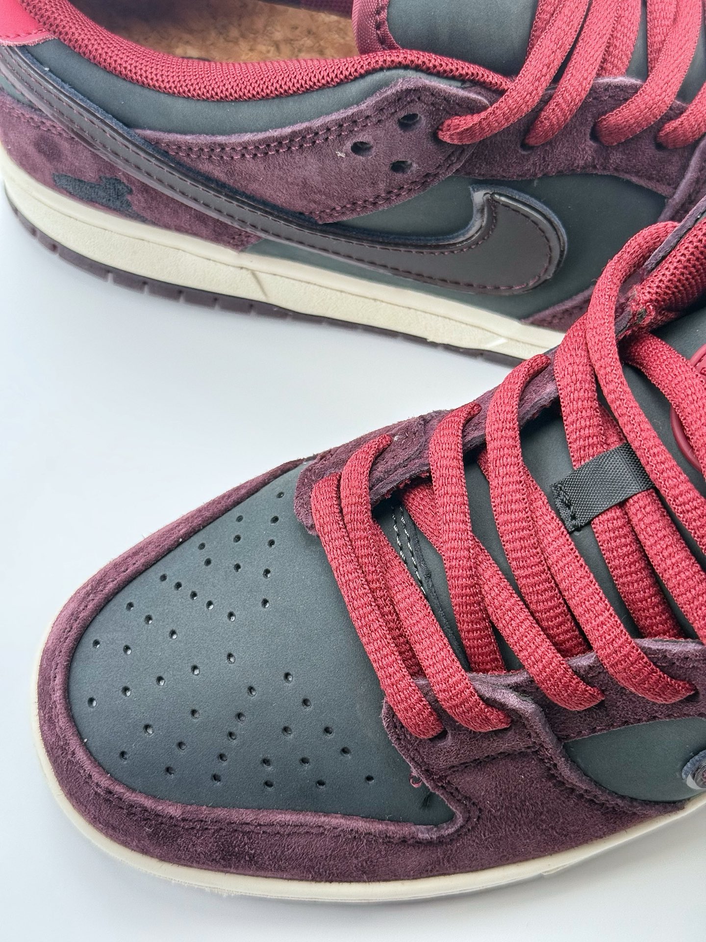 240 Nike SB Dunk Low x RIOT Skateshop 棕红  FZ1289-200