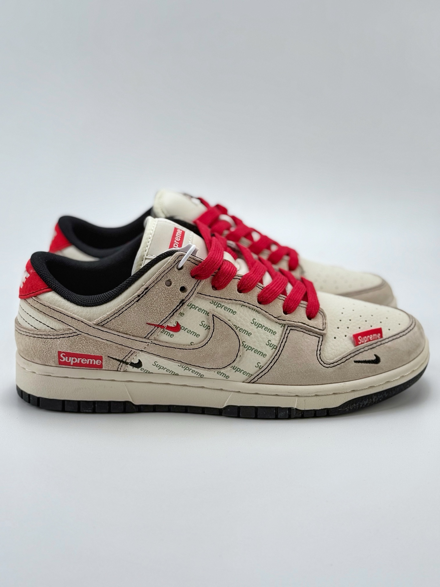 240 Nike SB Dunk Low x Supreme 白灰红三小钩  XS1086-024