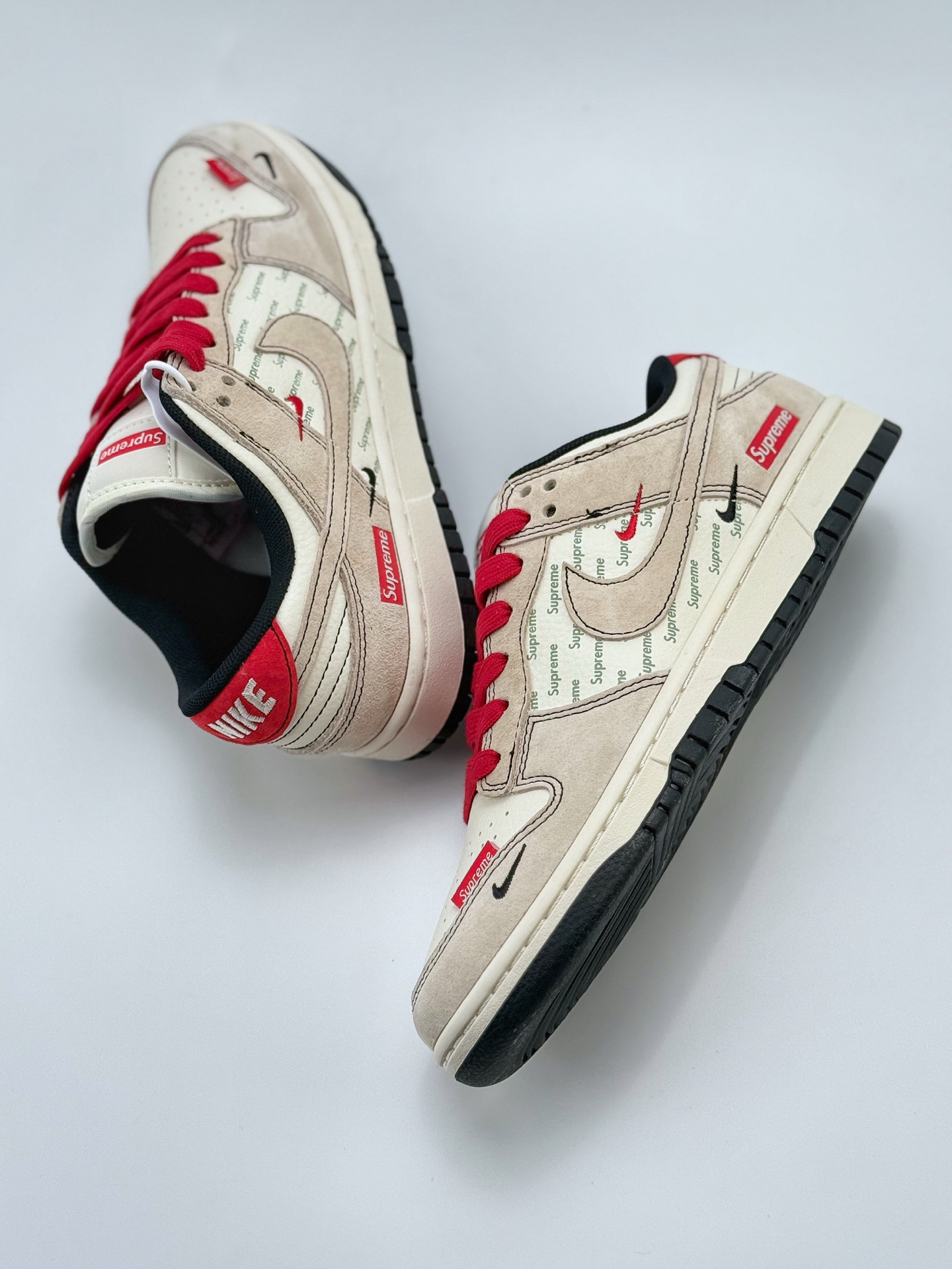 240 Nike SB Dunk Low x Supreme 白灰红三小钩  XS1086-024