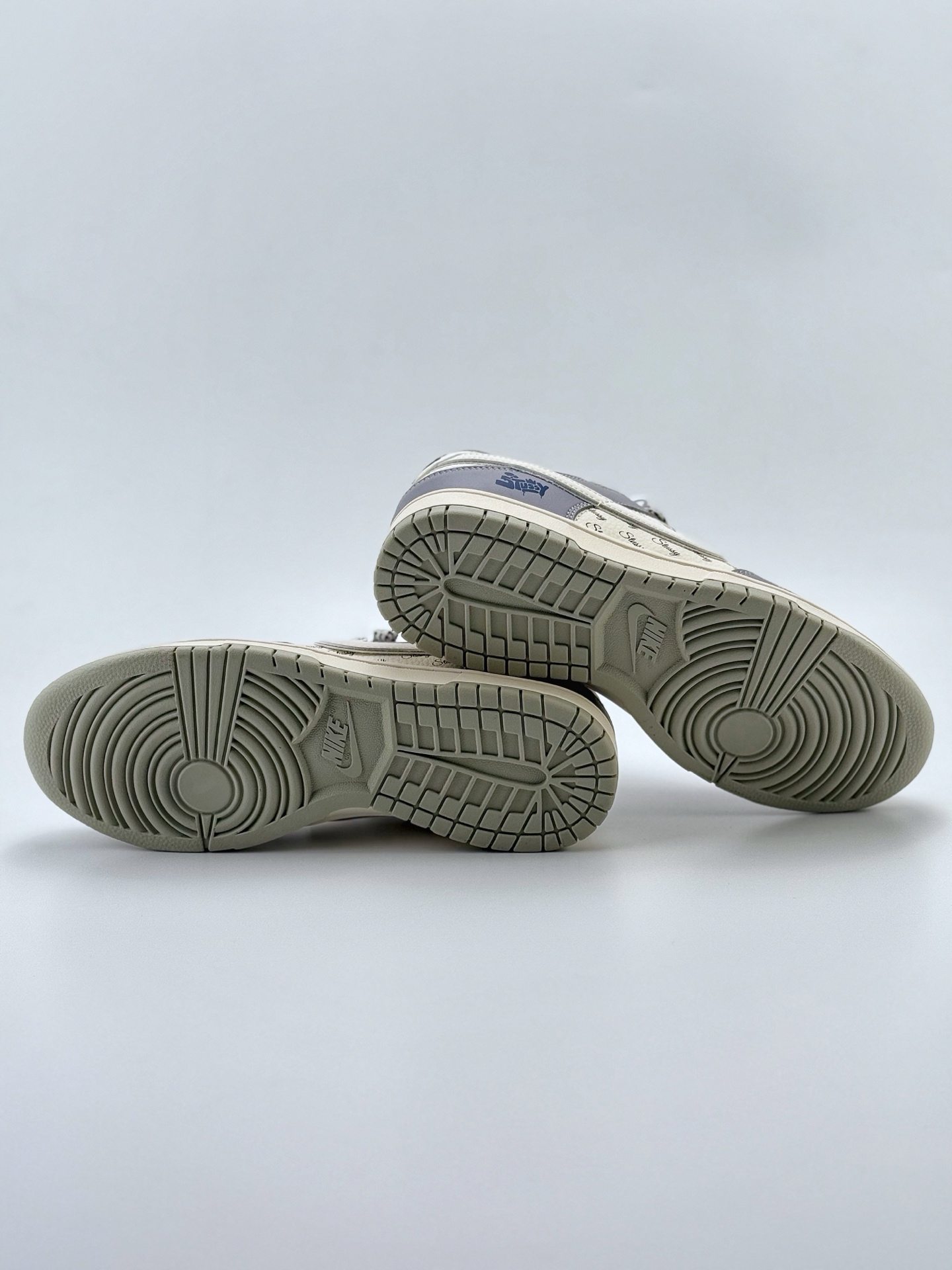 240 Nike SB Dunk Low x Stussy 白灰小钩满天星  SD6868-109
