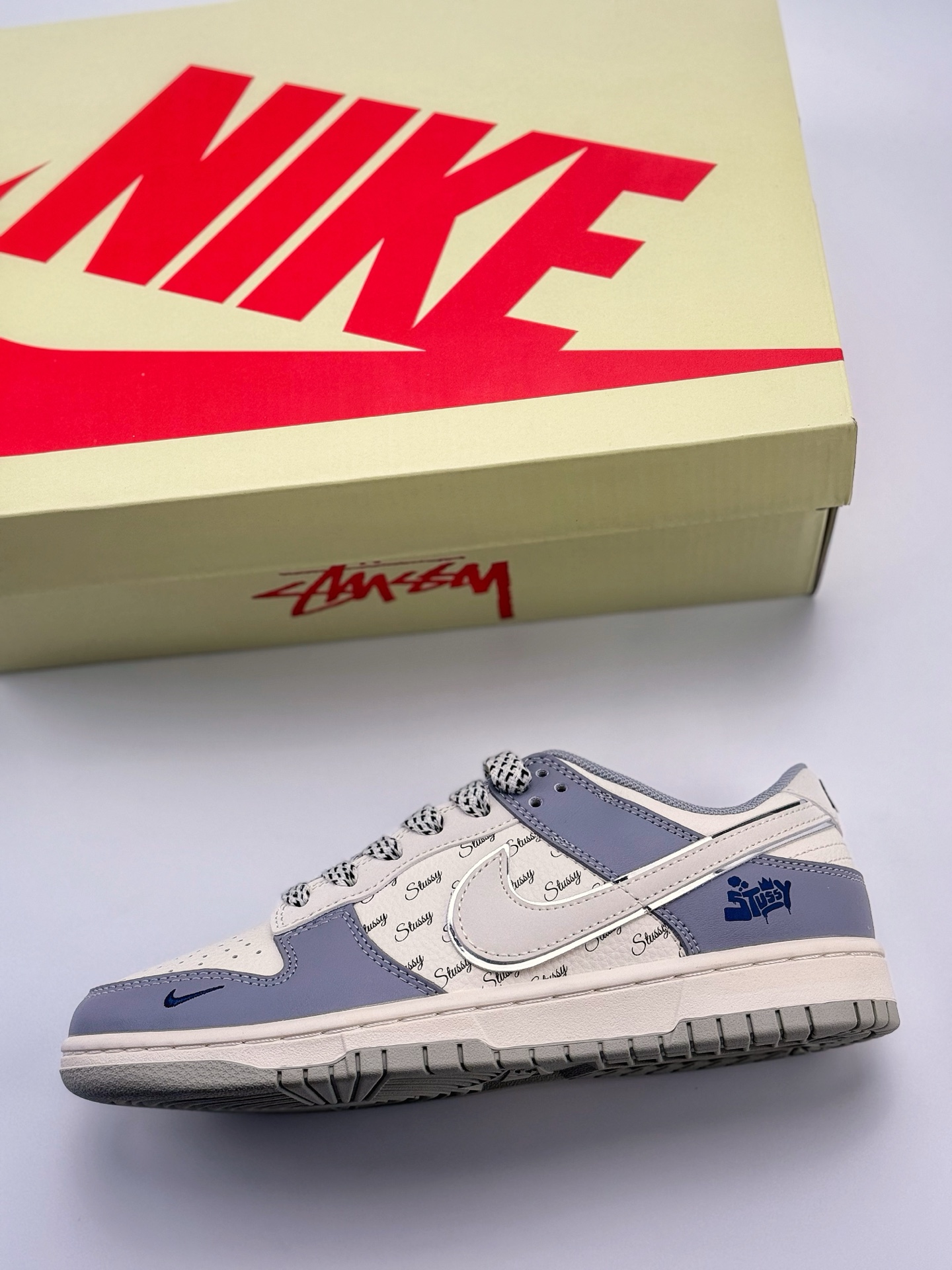 240 Nike SB Dunk Low x Stussy 白灰小钩满天星  SD6868-109