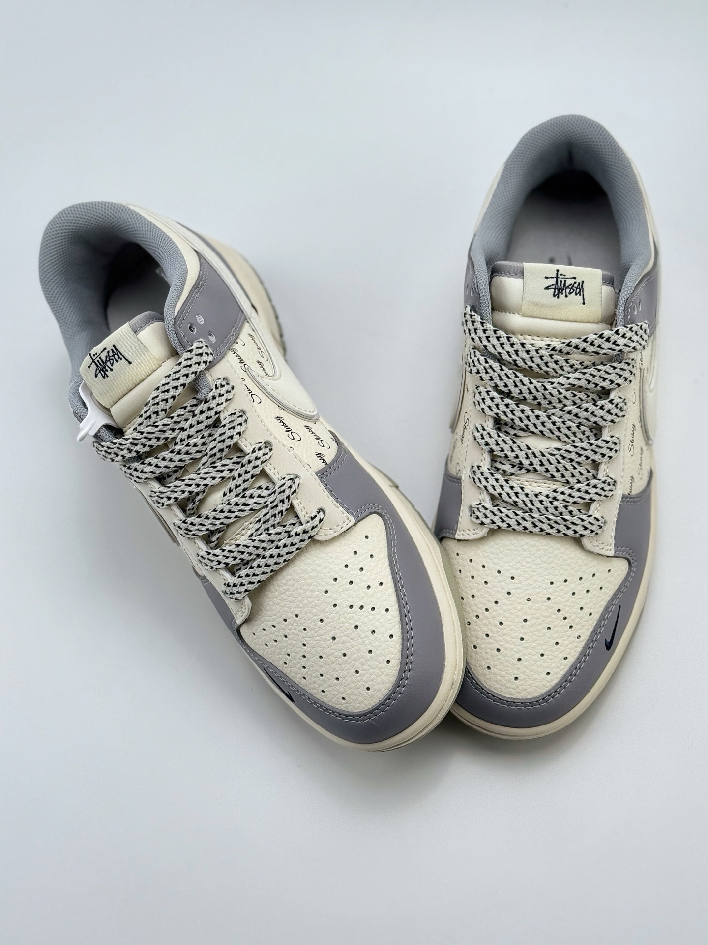 240 Nike SB Dunk Low x Stussy 白灰小钩满天星  SD6868-109