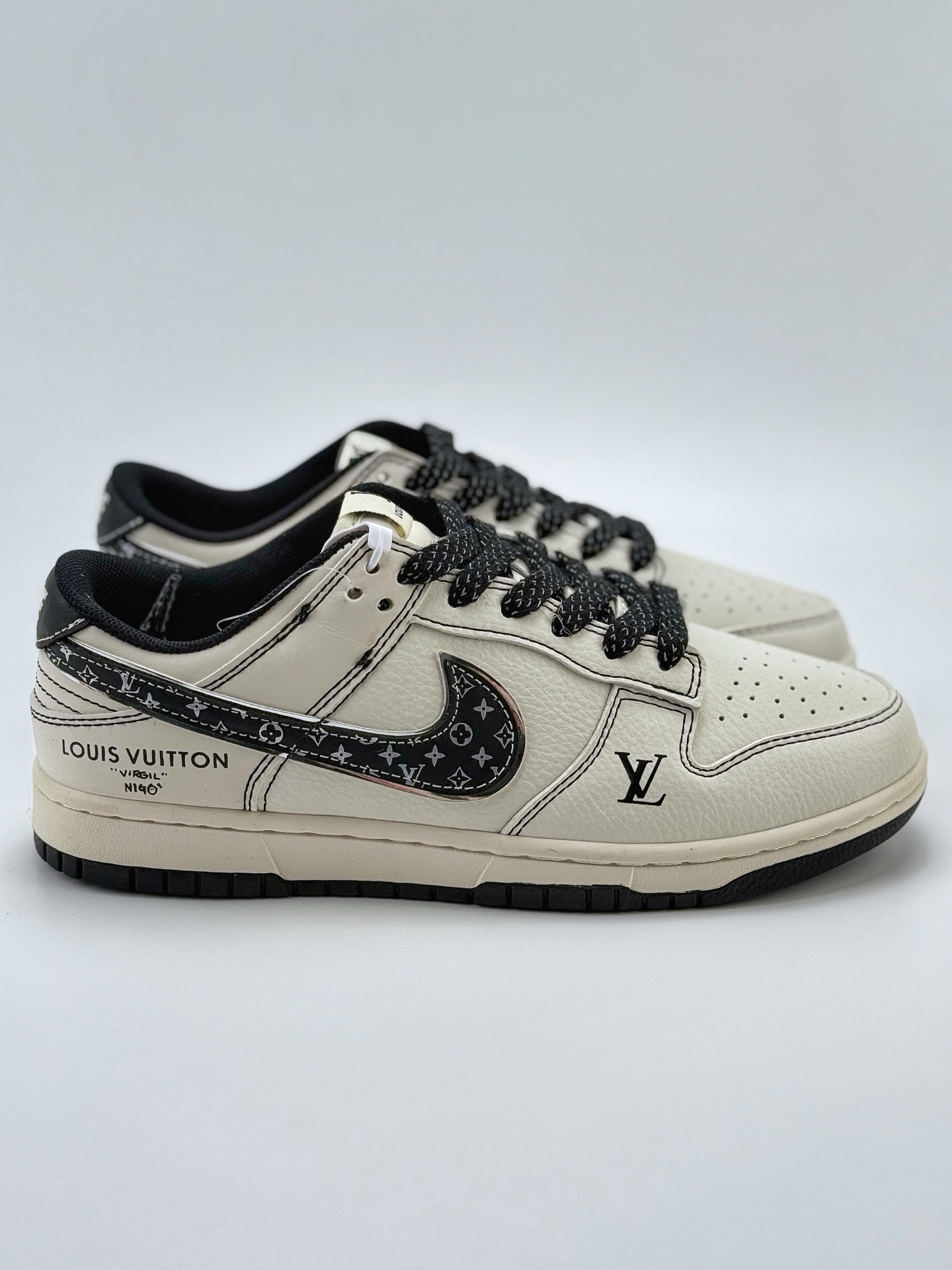 240 Nike SB Dunk Low x Louis Vuitton 白黑满天星  JY6988-105