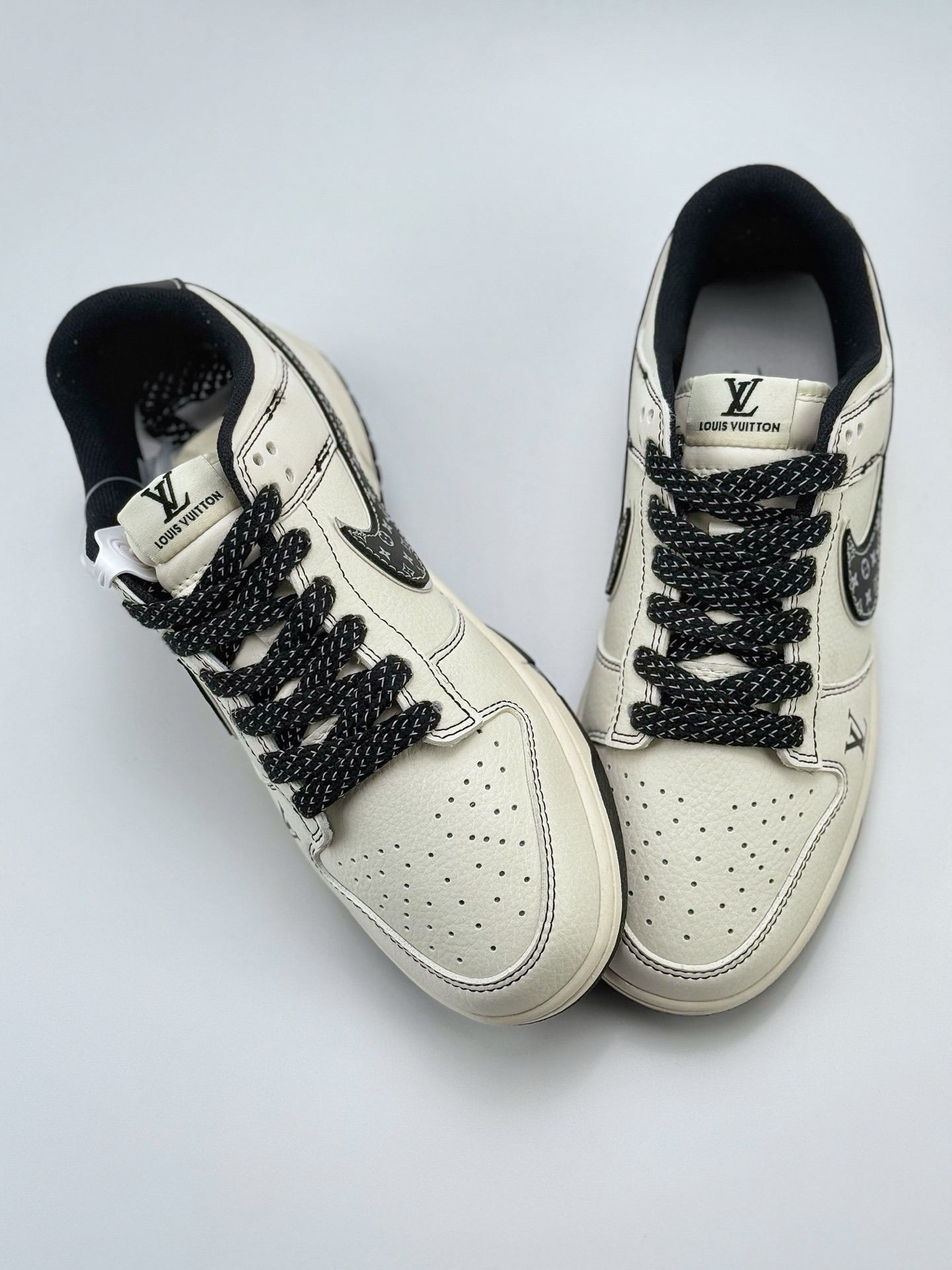 240 Nike SB Dunk Low x Louis Vuitton 白黑满天星  JY6988-105