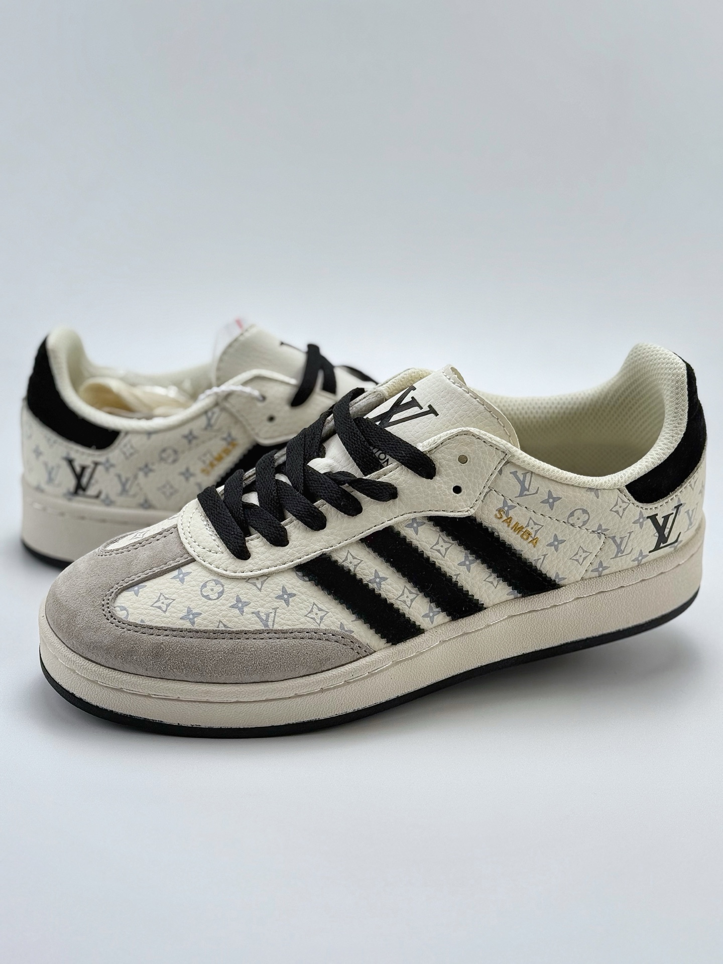 220 adidas Originals Gazelle INdoor x Louis Vuitton 白黑 三叶草休闲防滑耐磨低帮板鞋  LJ9901