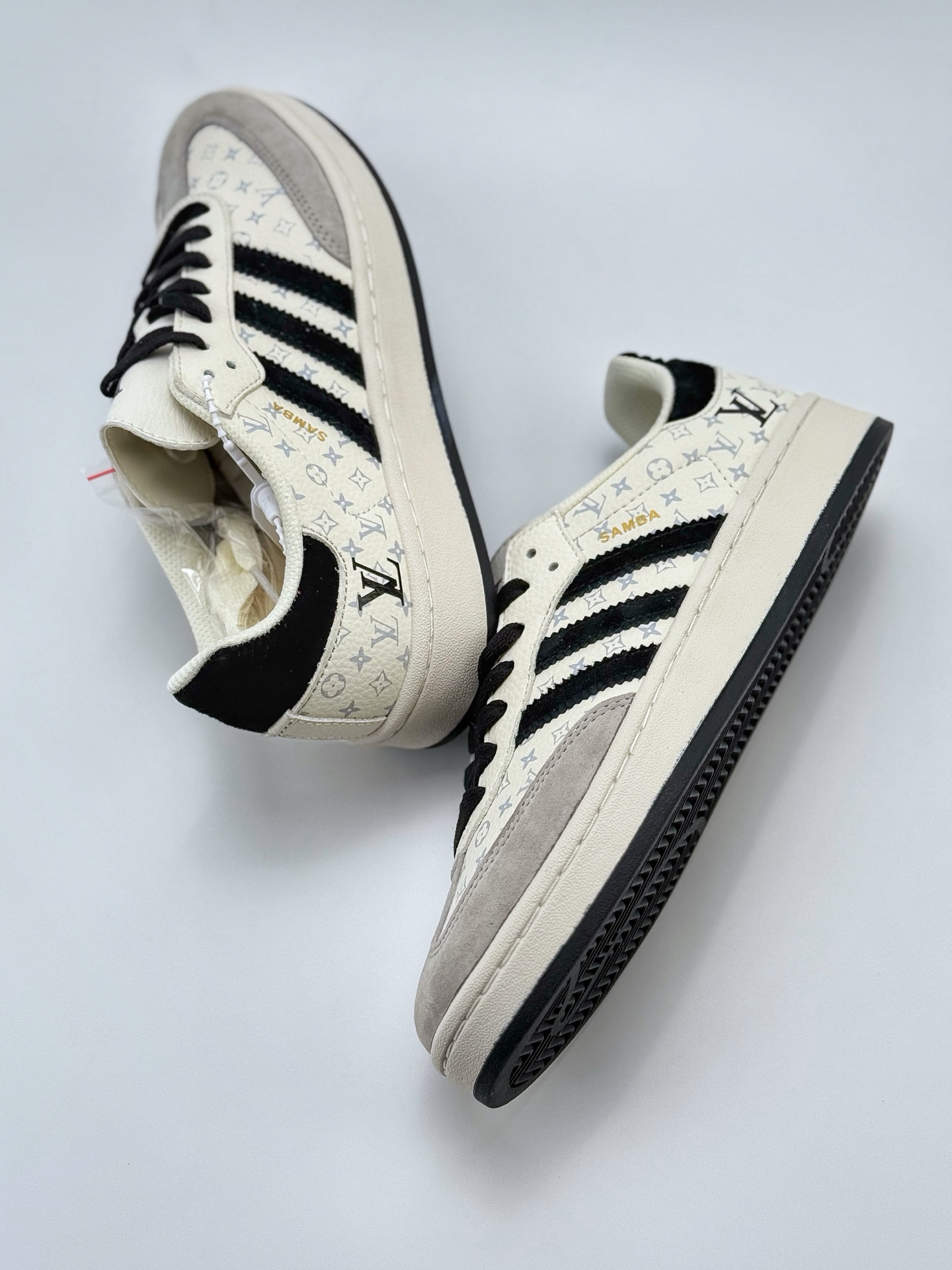 220 adidas Originals Gazelle INdoor x Louis Vuitton 白黑 三叶草休闲防滑耐磨低帮板鞋  LJ9901