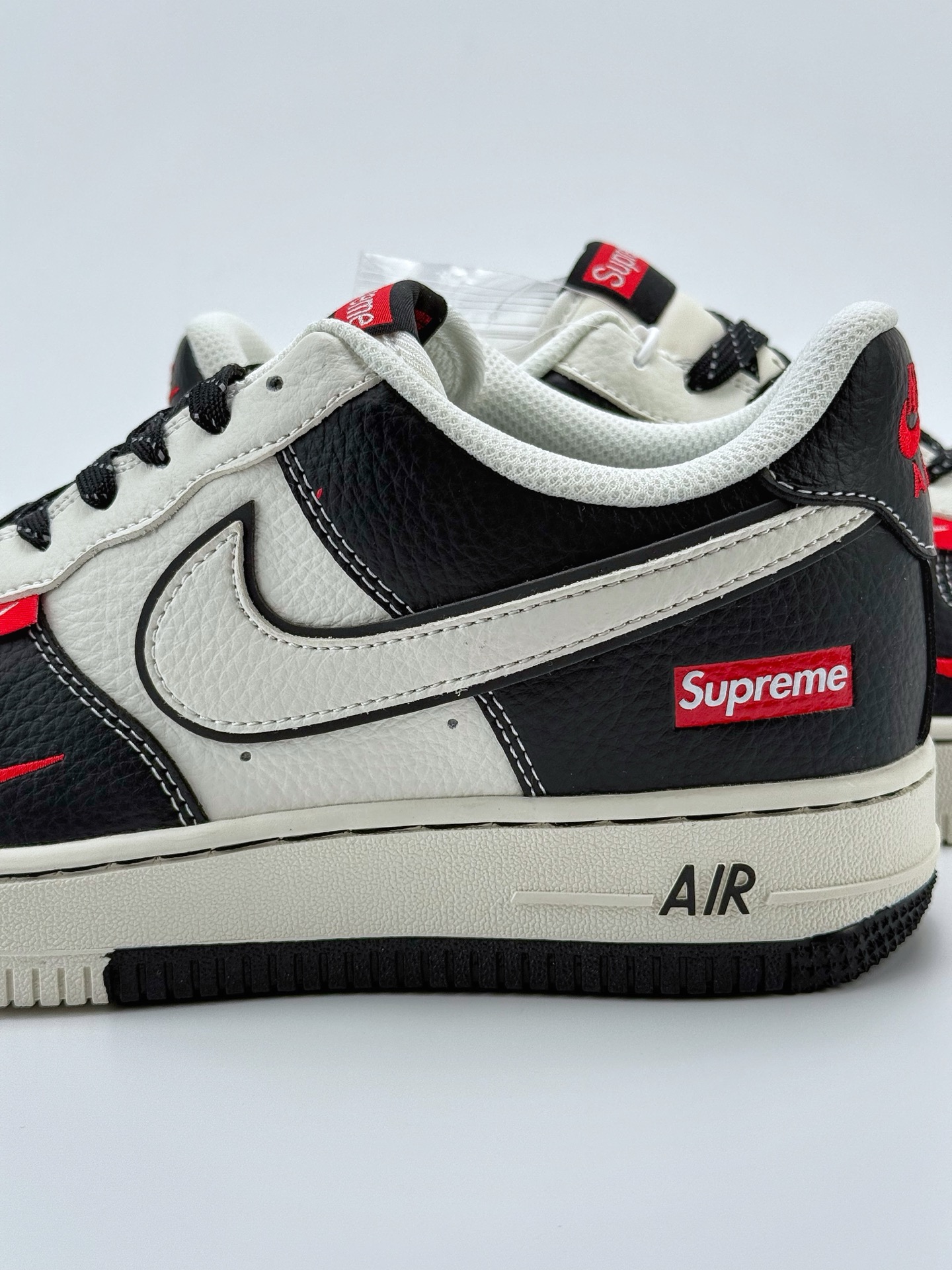 260 Nike Air Force 1 Low 07 x Supreme 白黑红小钩满天星  CS5288-004