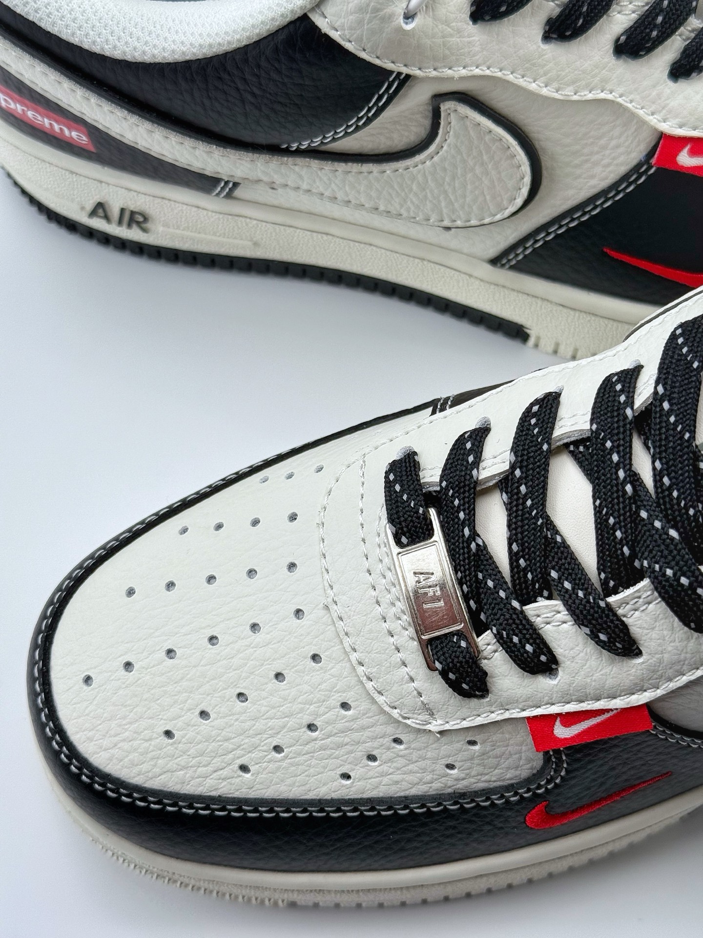 260 Nike Air Force 1 Low 07 x Supreme 白黑红小钩满天星  CS5288-004