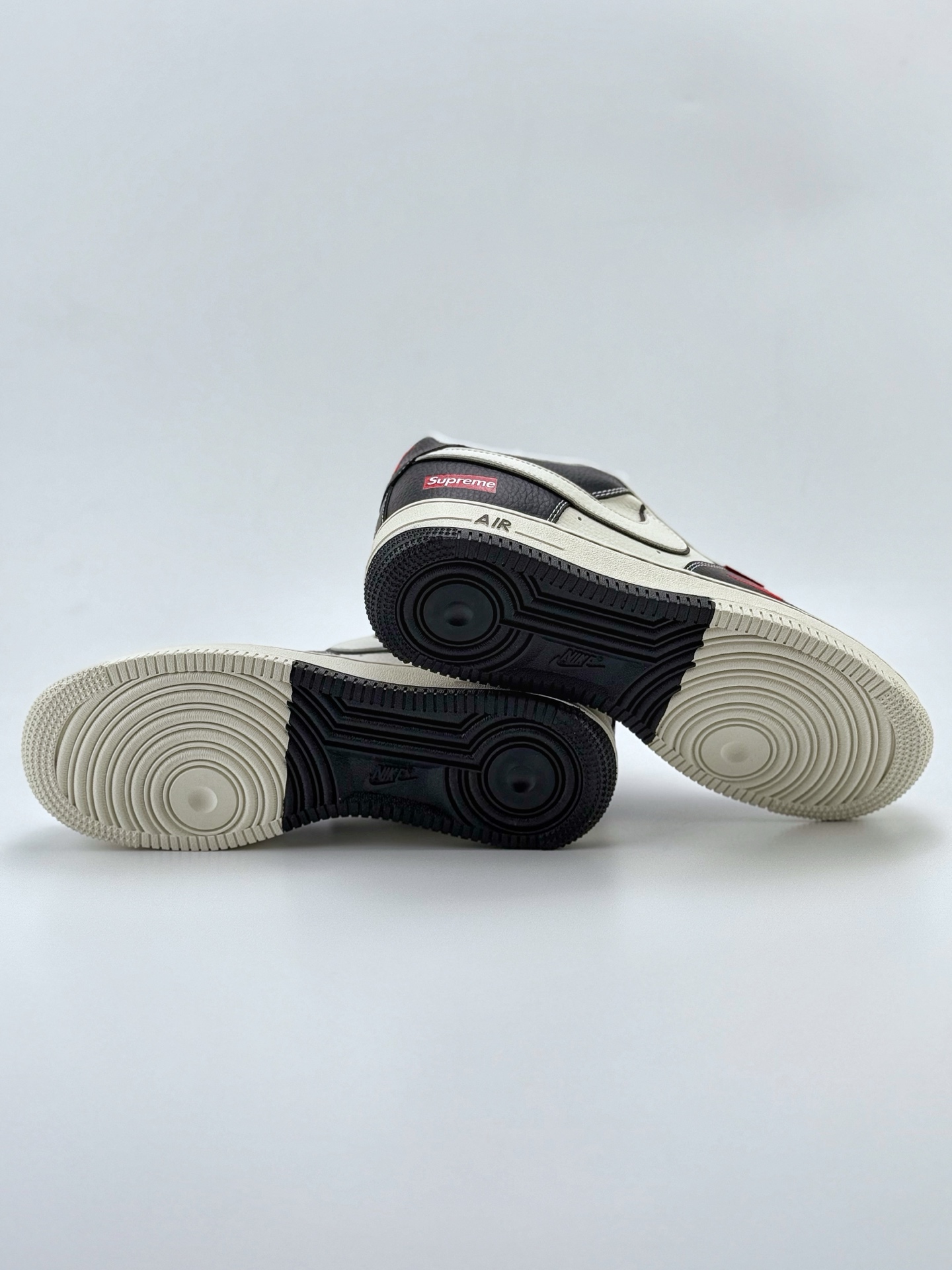 260 Nike Air Force 1 Low 07 x Supreme 白黑红小钩满天星  CS5288-004