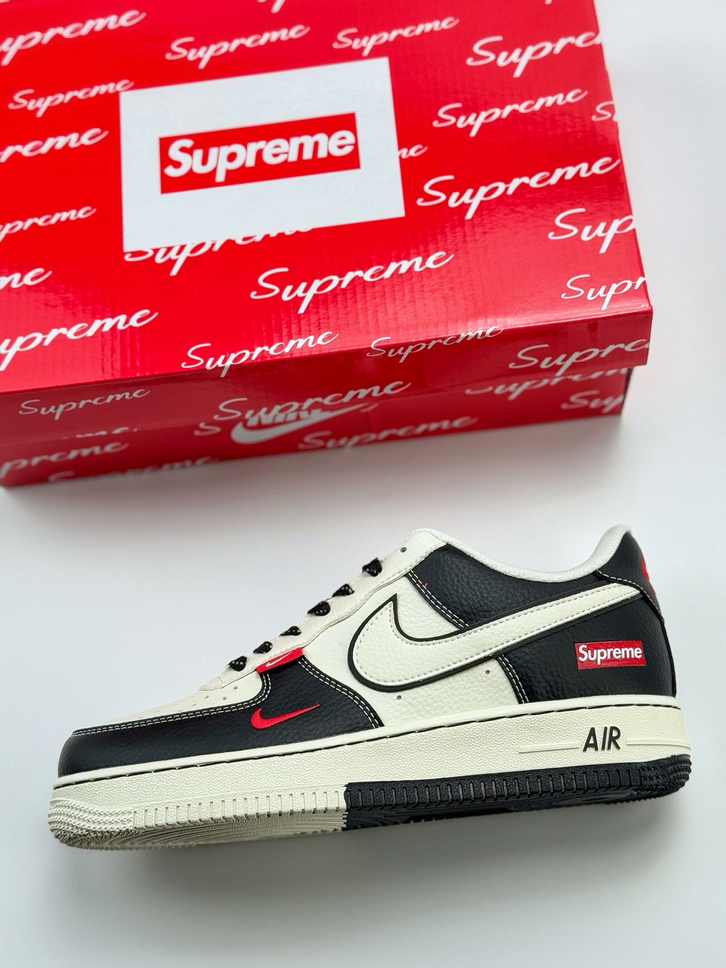 260 Nike Air Force 1 Low 07 x Supreme 白黑红小钩满天星  CS5288-004