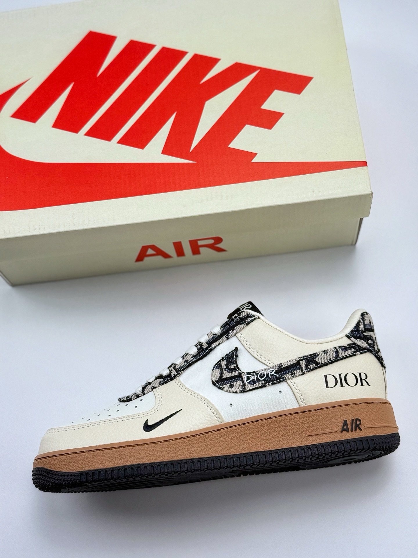 260 Nike Air Force 1 Low 07 x DIOR 米黑小钩  KK1988-048