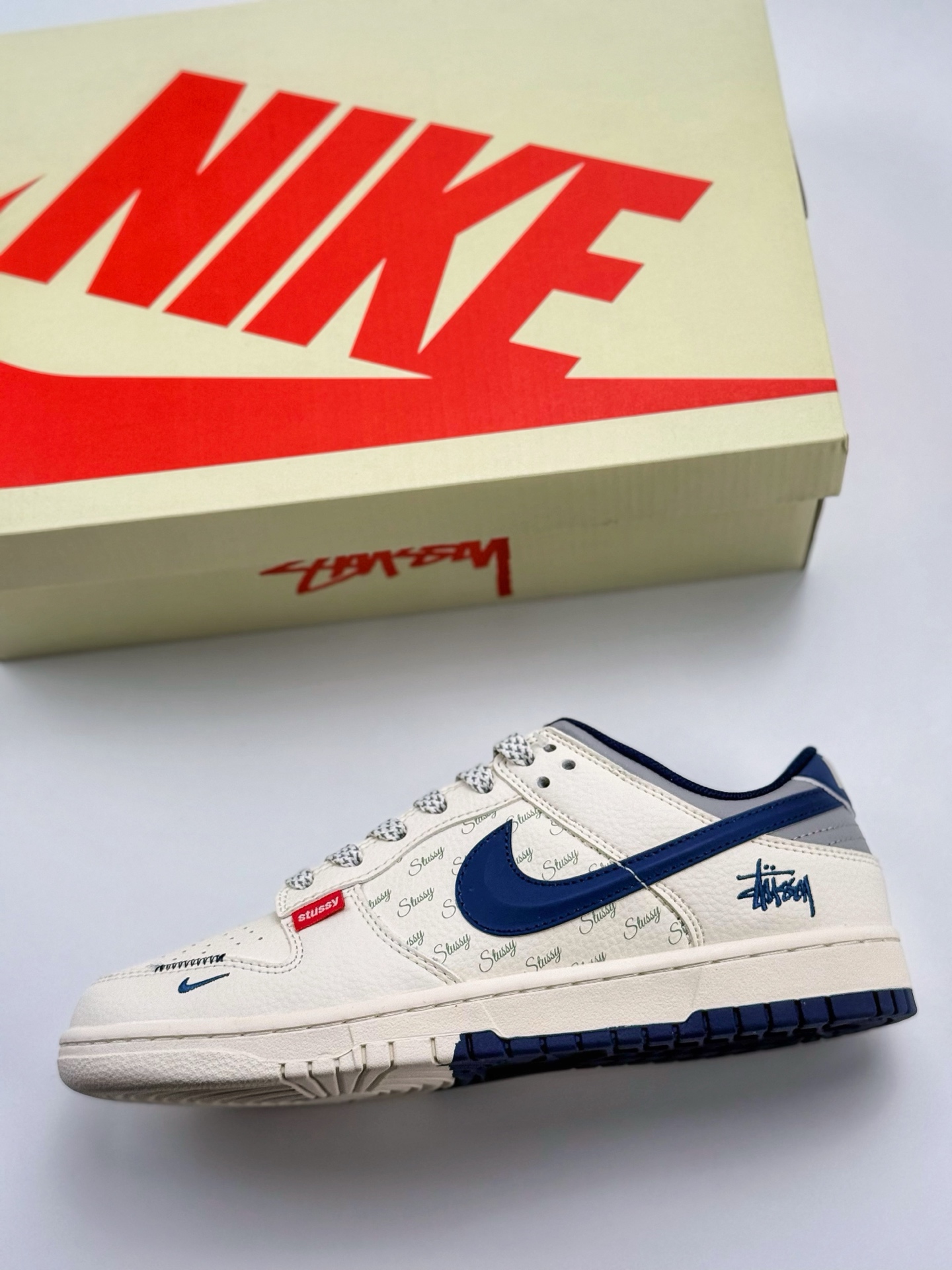 280 Nike SB Dunk Low x Stussy 白蓝小钩满天星  XS6089-541