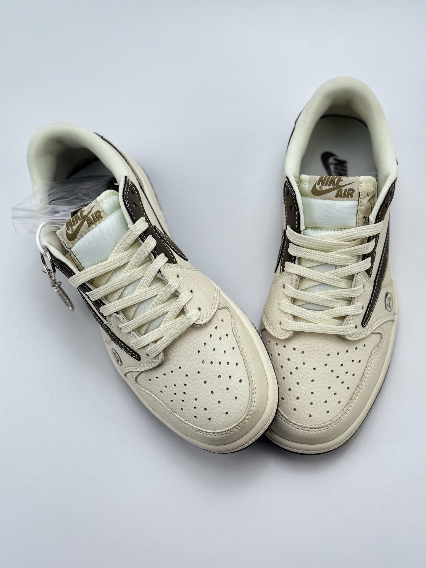 280 Travis Scott x Nike Air Jordan 1 Low x DIOR Air Jordan 1 Low 反转白绿倒钩 LD2025-006
