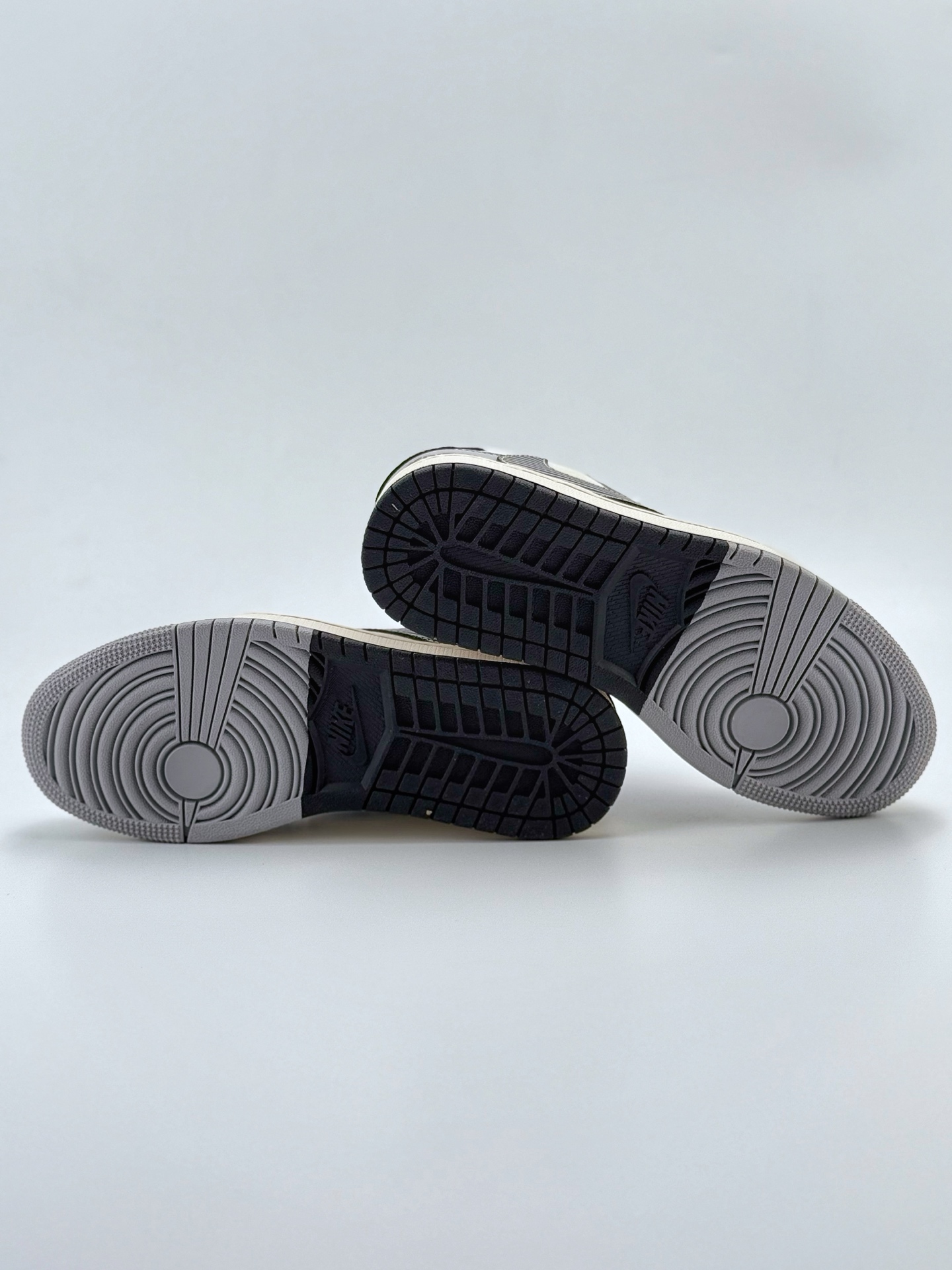 280 Travis Scott x Nike Air Jordan 1 Low x Stussy Air Jordan 1 Low 反转白灰小钩满天星倒钩 JJ2508-550