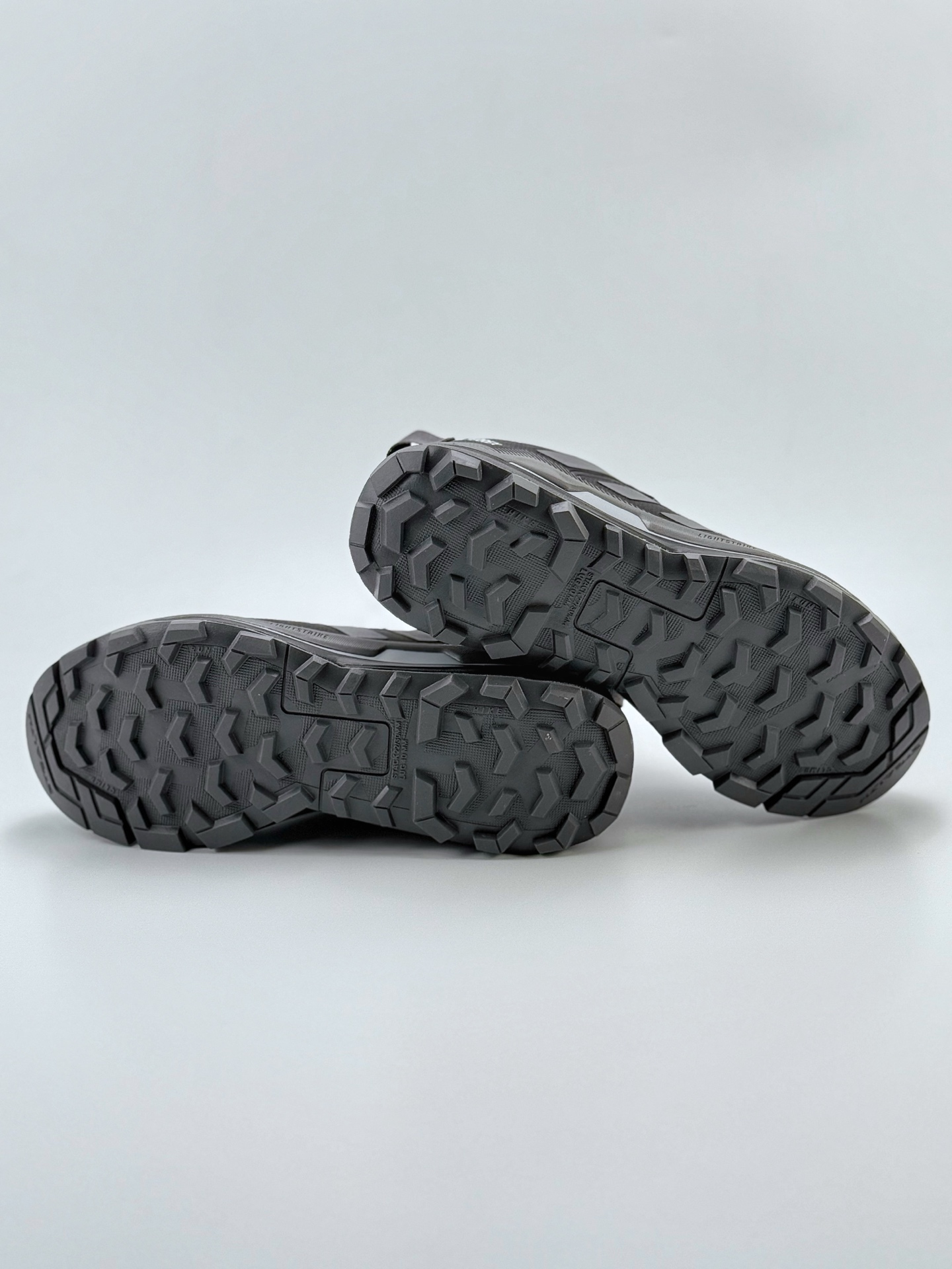 260 Adidas TERREX SKYCHASER TECH GTX  阿迪GTX 运动网面透气跑鞋  FQ0908-001