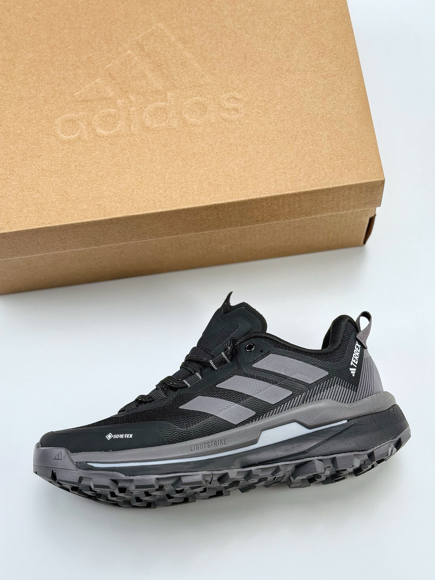 260 Adidas TERREX SKYCHASER TECH GTX  阿迪GTX 运动网面透气跑鞋  FQ0908-001