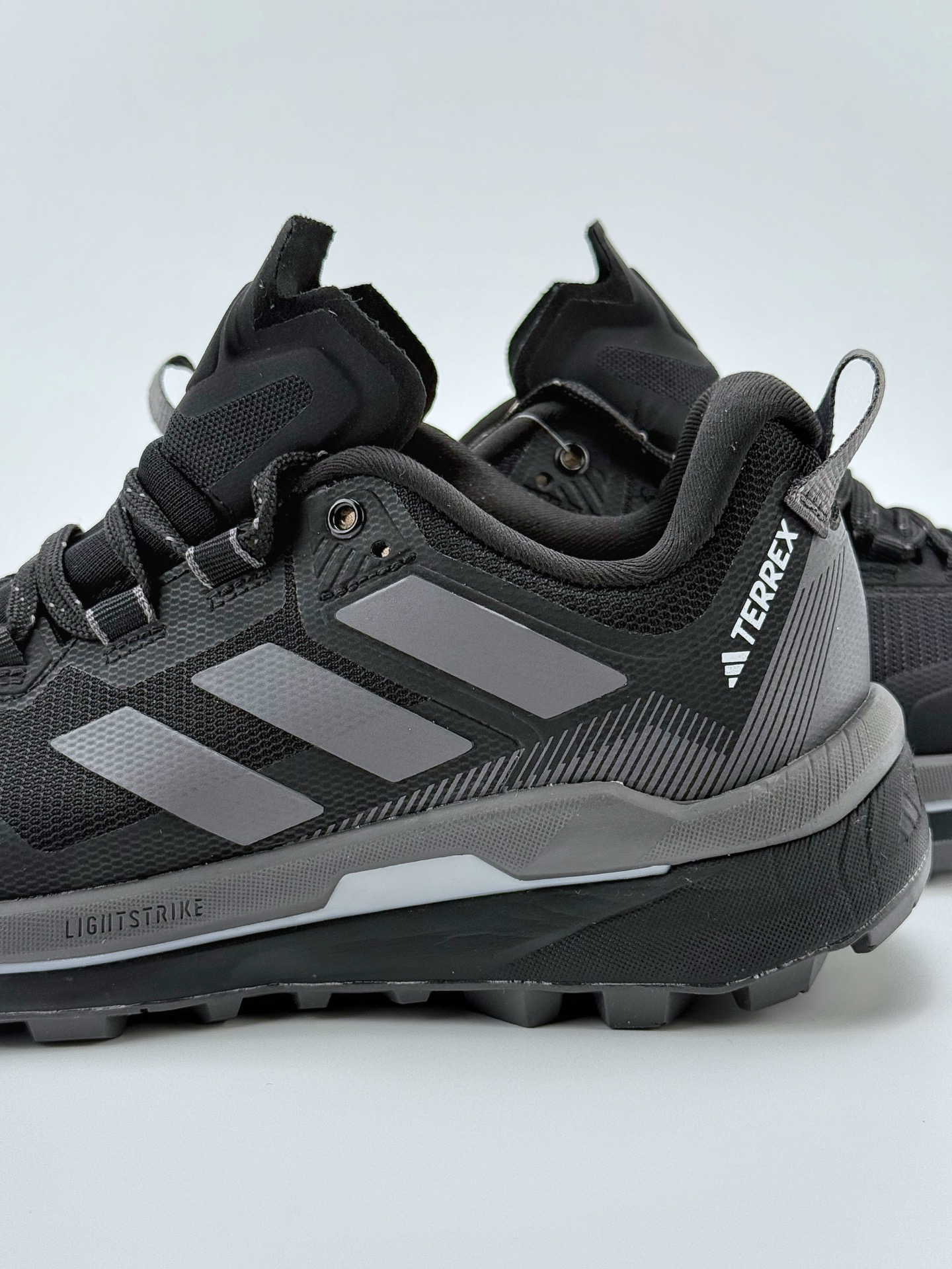 260 Adidas TERREX SKYCHASER TECH GTX  阿迪GTX 运动网面透气跑鞋  FQ0908-001