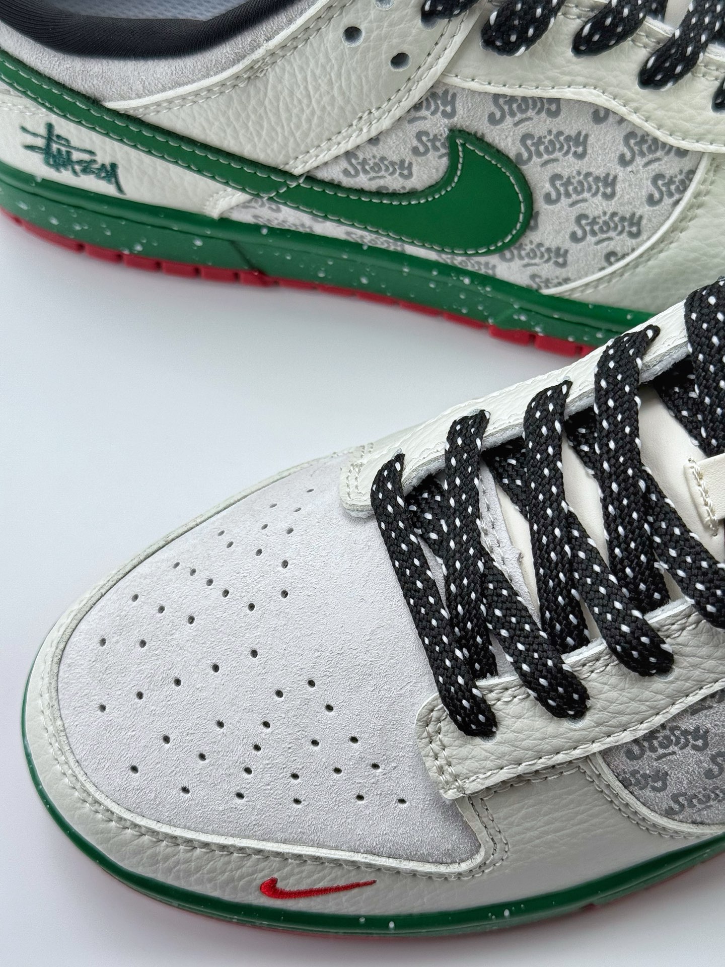 280 Nike SB Dunk Low x Stussy 白绿红小钩满天星  SC9207-406