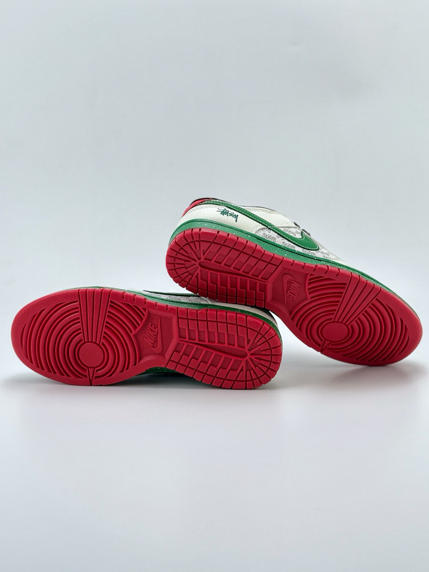 280 Nike SB Dunk Low x Stussy 白绿红小钩满天星  SC9207-406