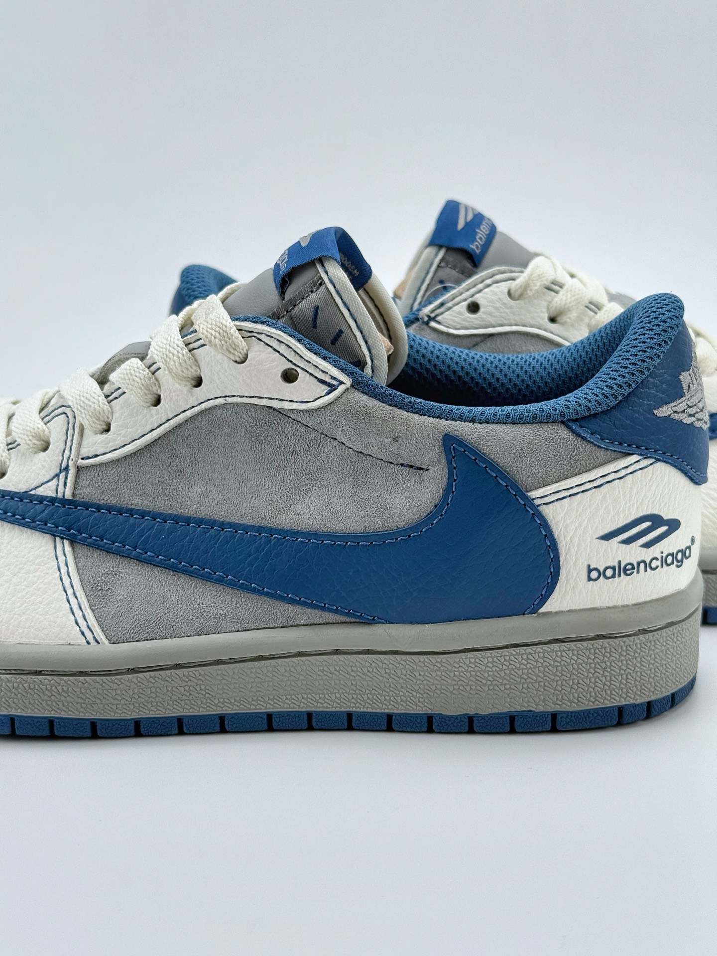 240 Travis Scott x Nike Air Jordan 1 Low x Balenciaga Air Jordan 1 Low 反转白灰蓝小钩倒钩  XD1568-105