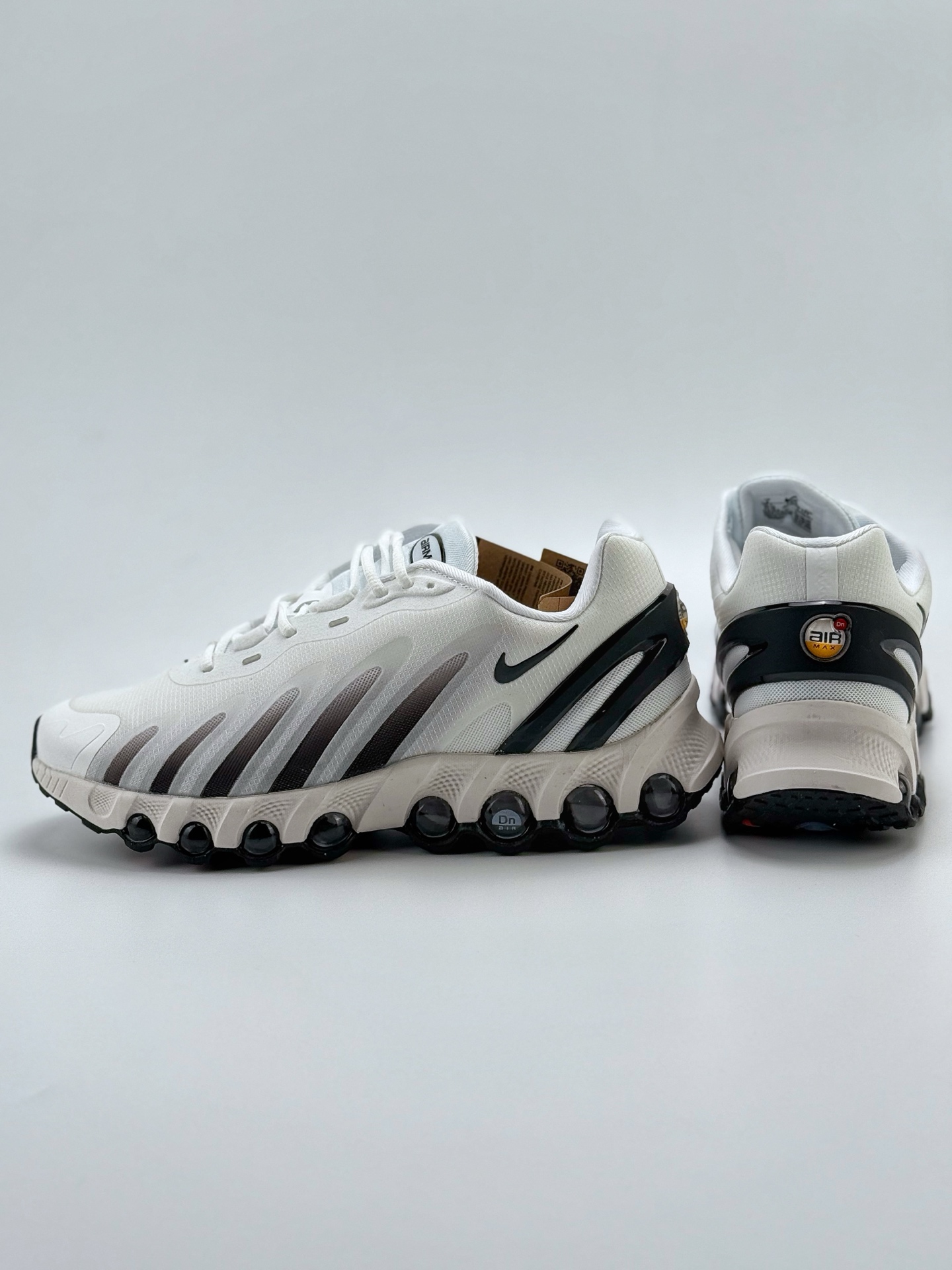 190 Nike Air Max DN8 复古减震气垫跑鞋  FQ7860-100